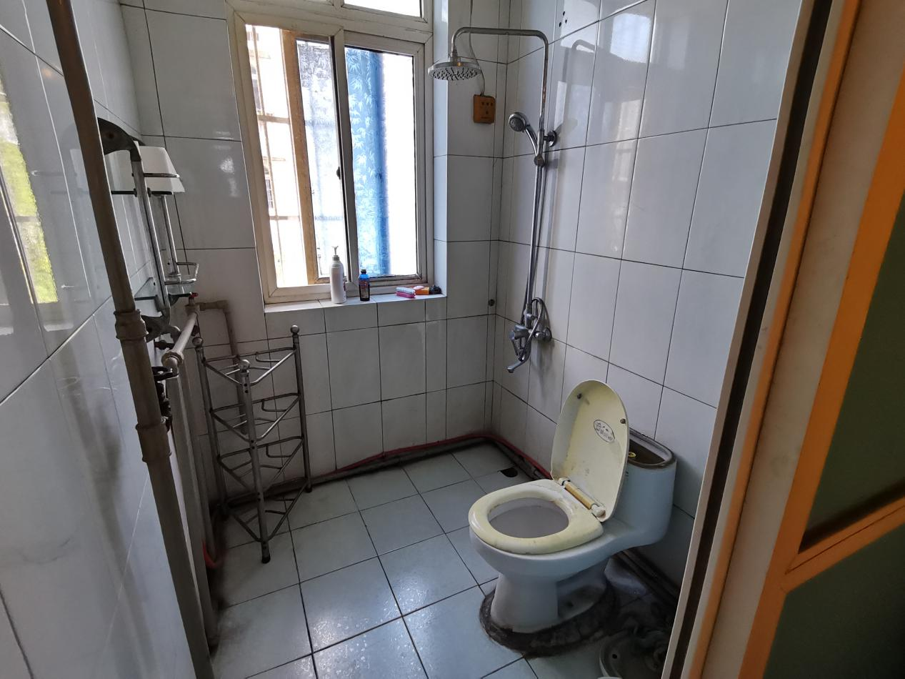 南华花园南华小区 3室2厅1卫 40.0万 南华花园南华小区 3室2厅1卫 40.0万客厅