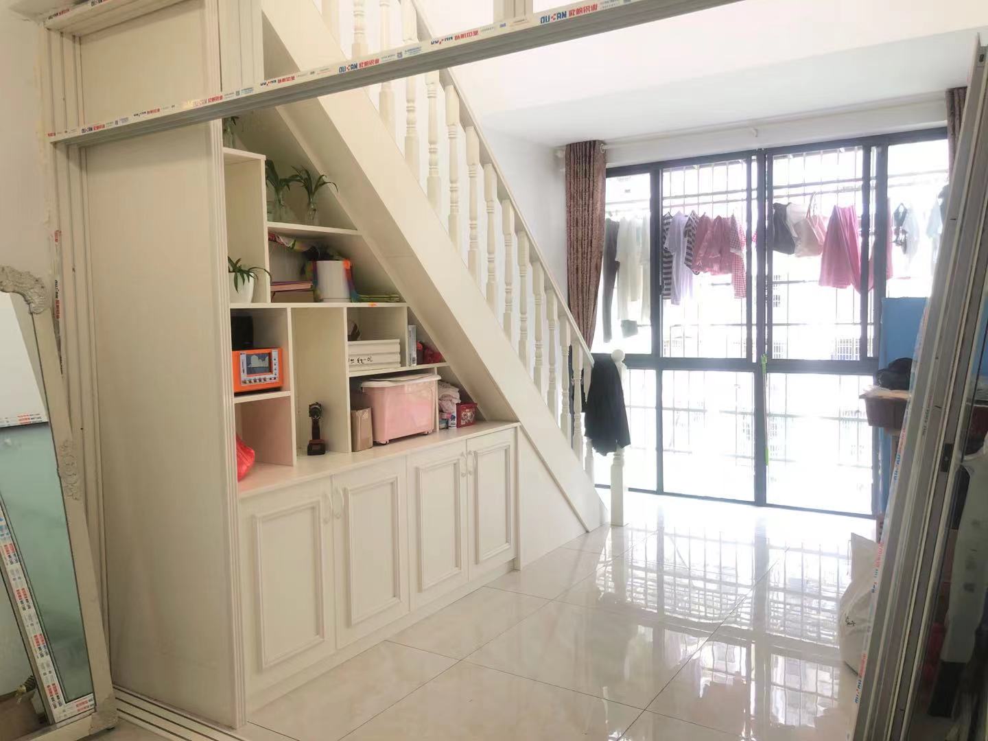 益秀园  3室2厅2卫    89.8万 益秀园  3室2厅2卫    89.8万客厅