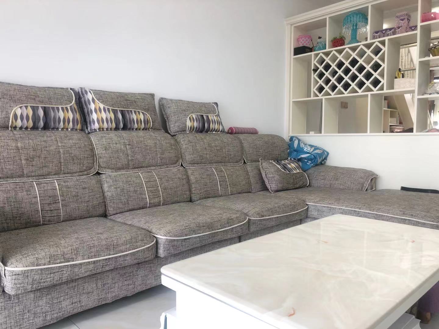 益秀园  3室2厅2卫    89.8万 益秀园  3室2厅2卫    89.8万客厅