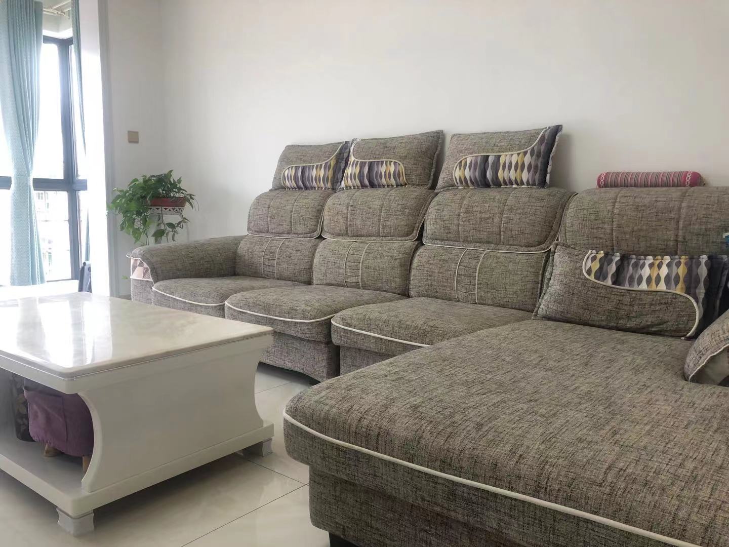 益秀园  3室2厅2卫    89.8万 益秀园  3室2厅2卫    89.8万客厅