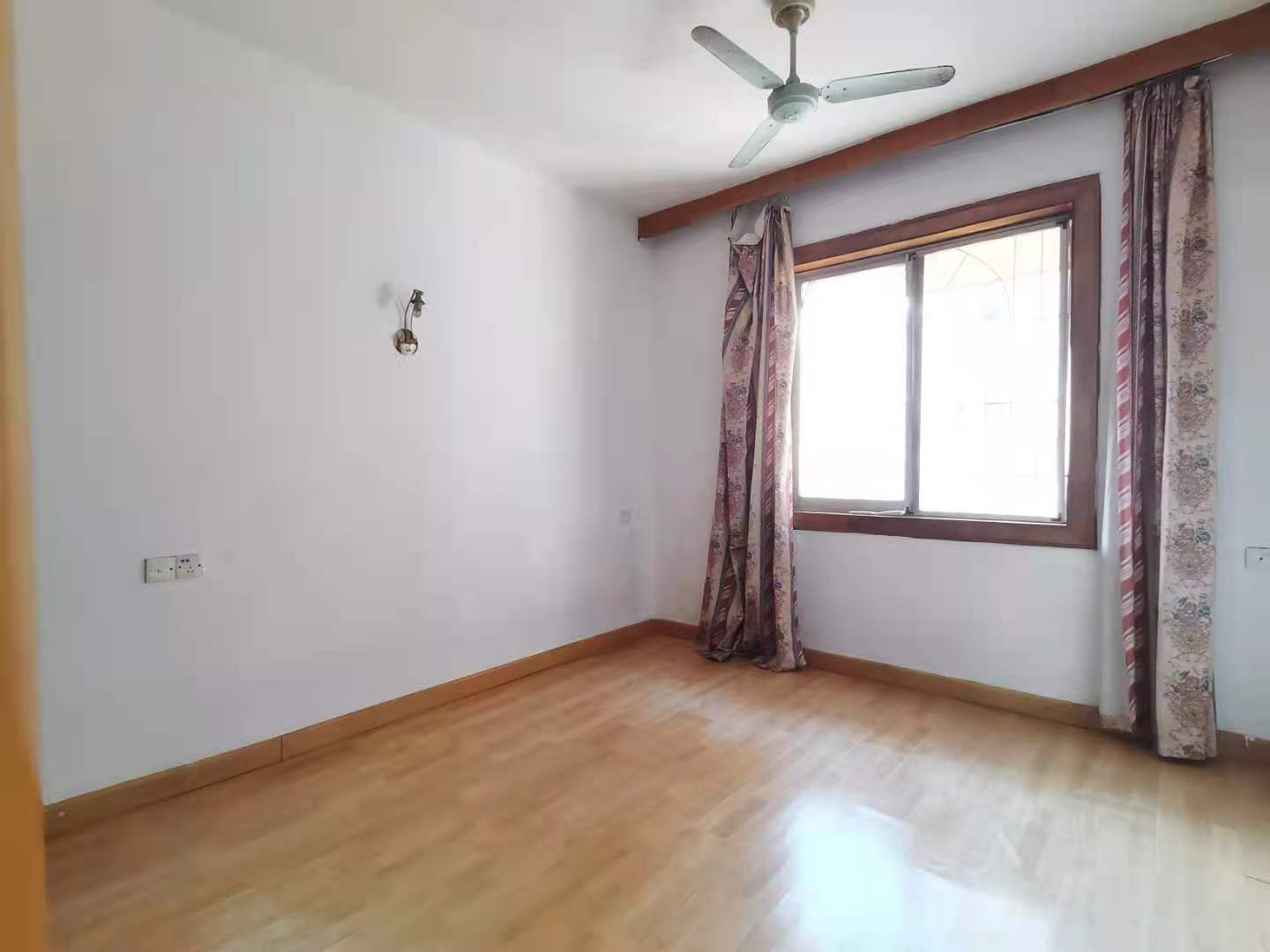 北山一村 2室2厅1卫 1300.0元/月 北山一村 2室2厅1卫 1300.0元/月室内图