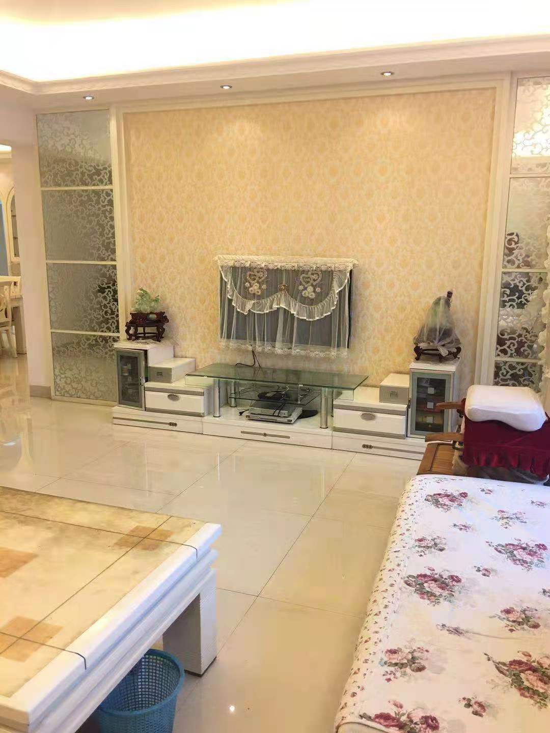 信义园 4室2厅2卫 115.0万 信义园 4室2厅2卫 115.0万客厅