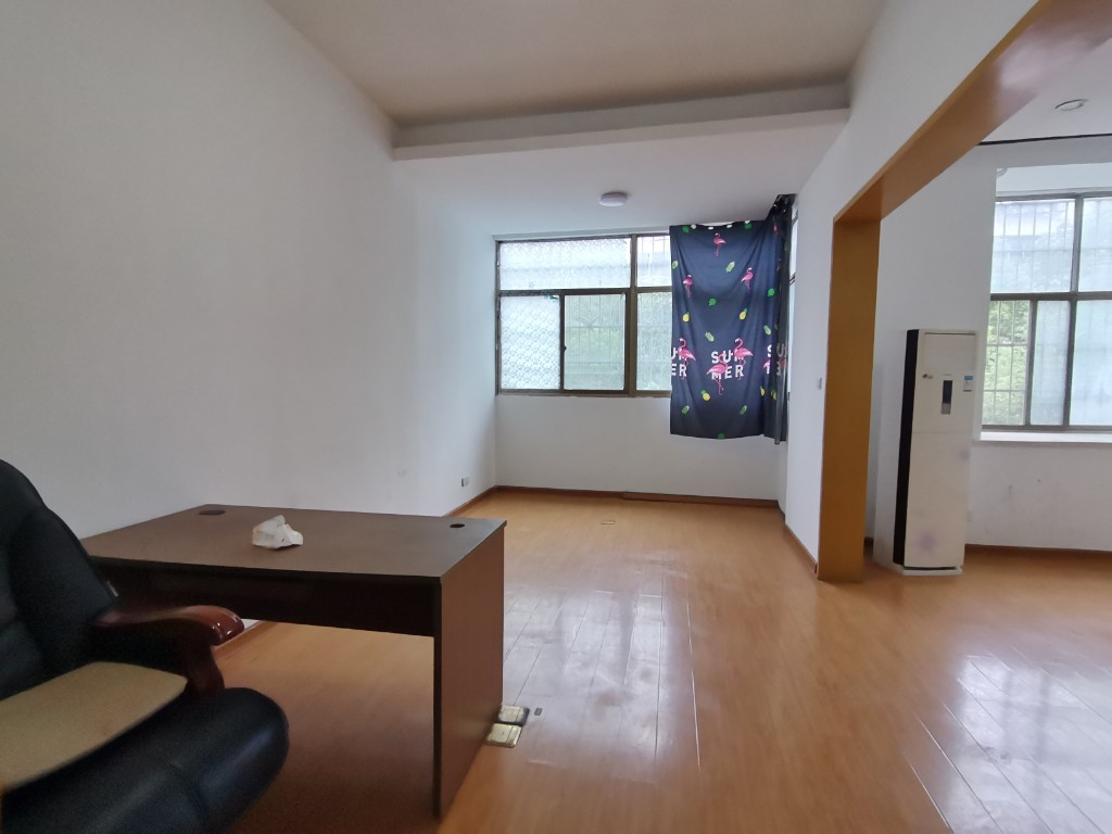 锦吉家园 4室2厅2卫 92.0万 锦吉家园 4室2厅2卫 92.0万客厅