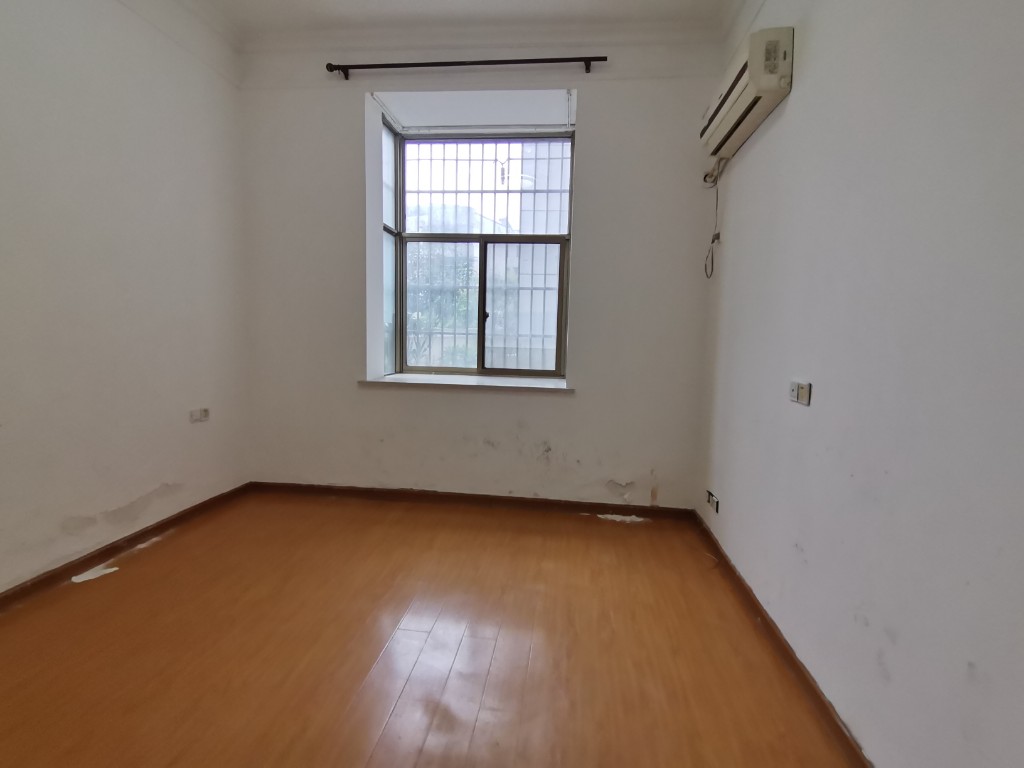 锦吉家园 4室2厅2卫 92.0万 锦吉家园 4室2厅2卫 92.0万客厅