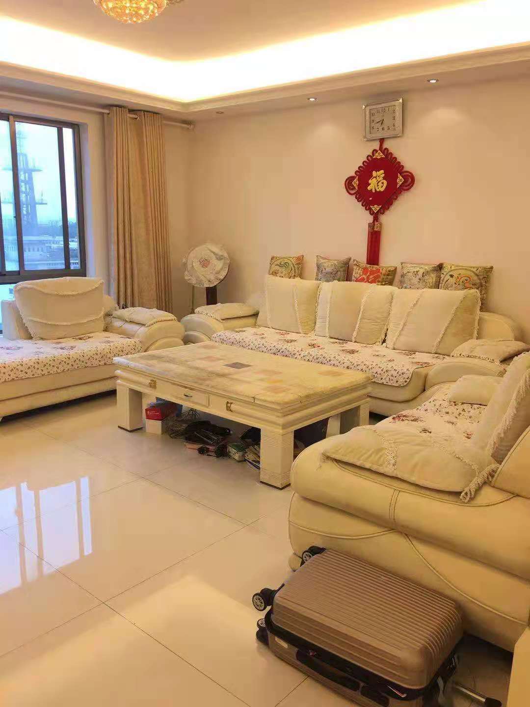 信义园 4室2厅2卫 115.0万 信义园 4室2厅2卫 115.0万客厅