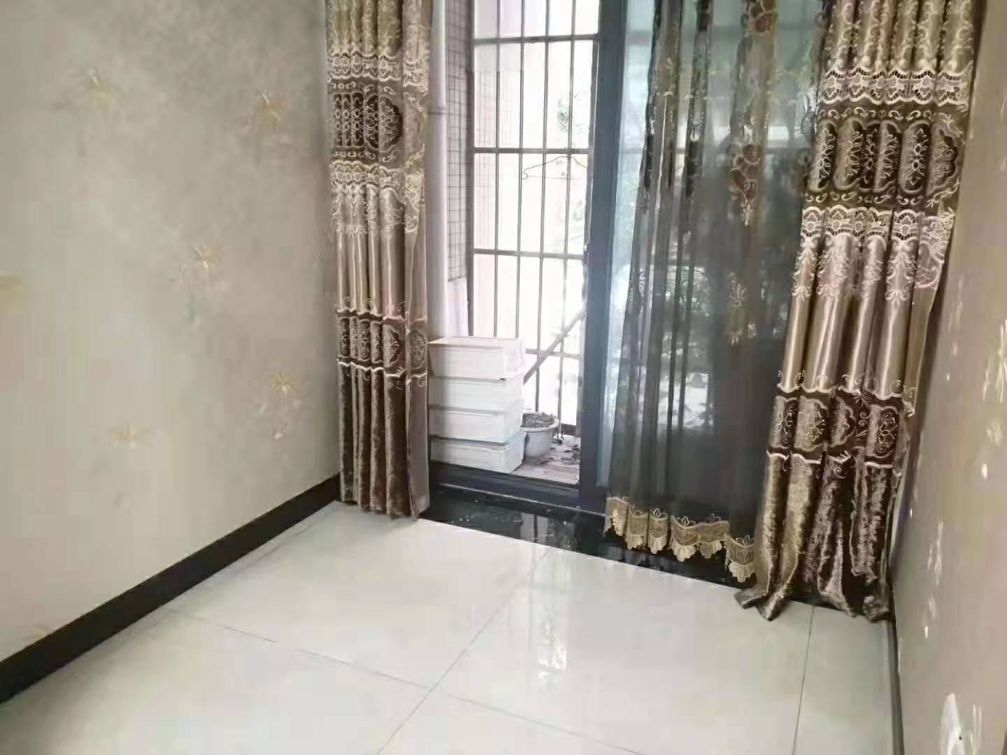 南湖春天  1室1厅1卫   1500.00元/月室内图