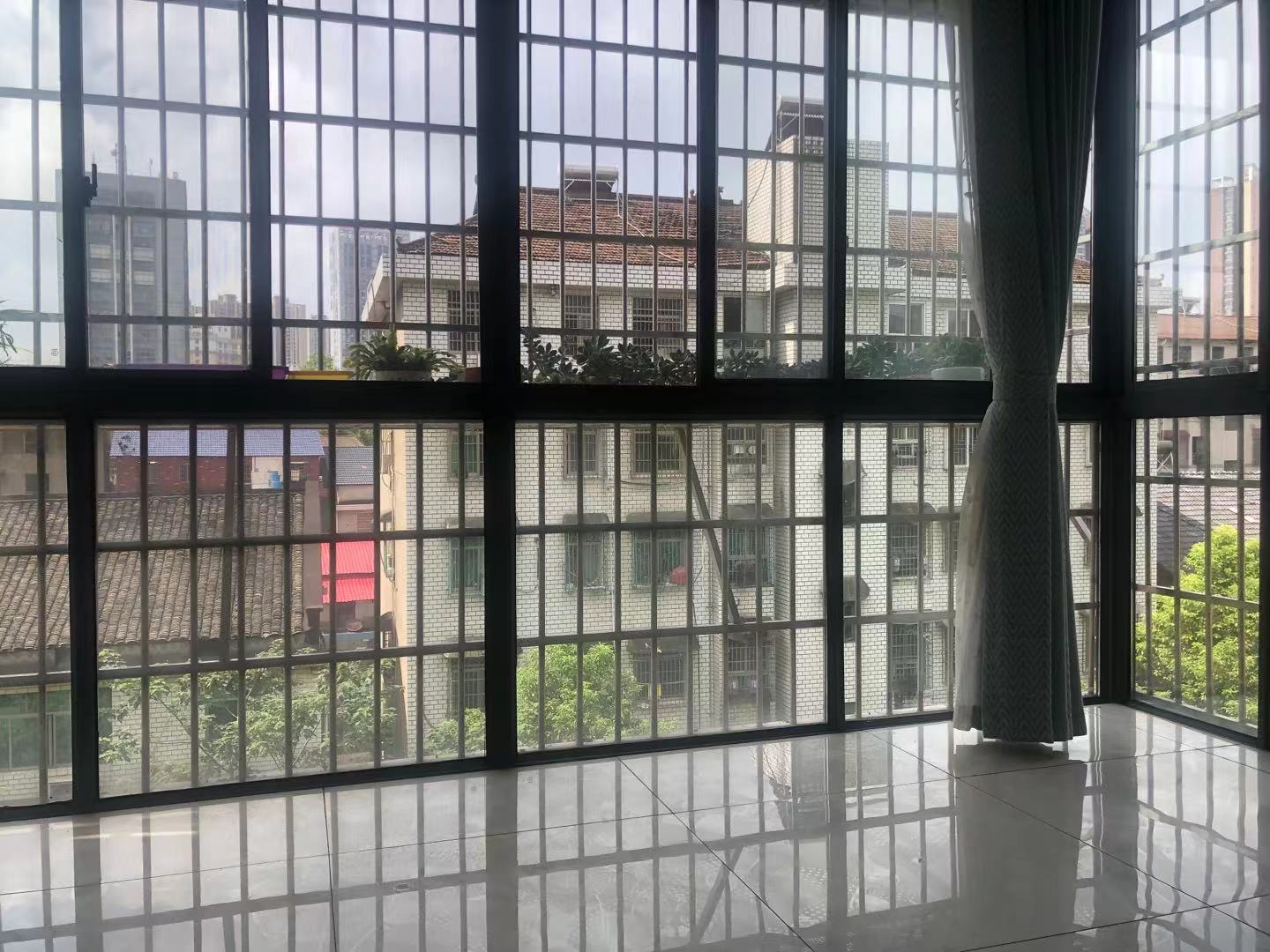 益秀园  3室2厅2卫    89.8万 益秀园  3室2厅2卫    89.8万客厅