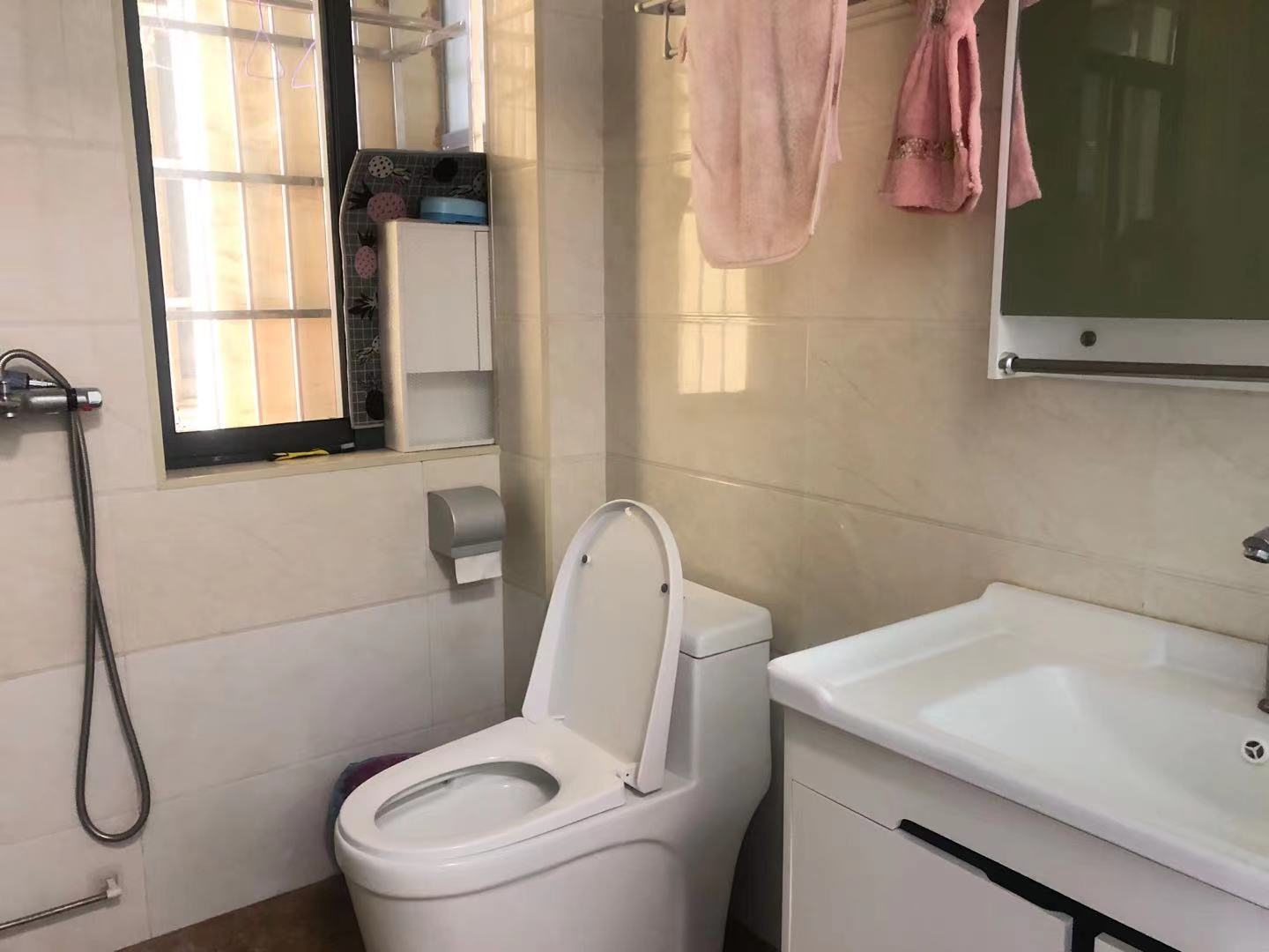 益秀园  3室2厅2卫    89.8万 益秀园  3室2厅2卫    89.8万卧室