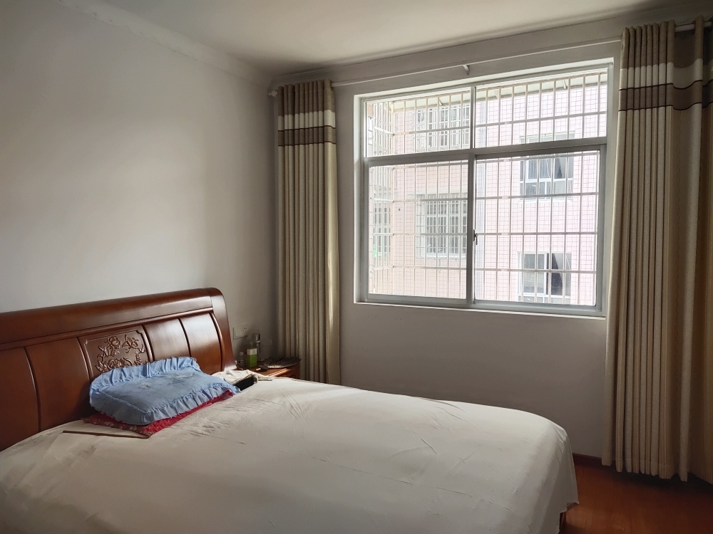 泽苑兴居 2室2厅1卫 49.8万 泽苑兴居 2室2厅1卫 49.8万