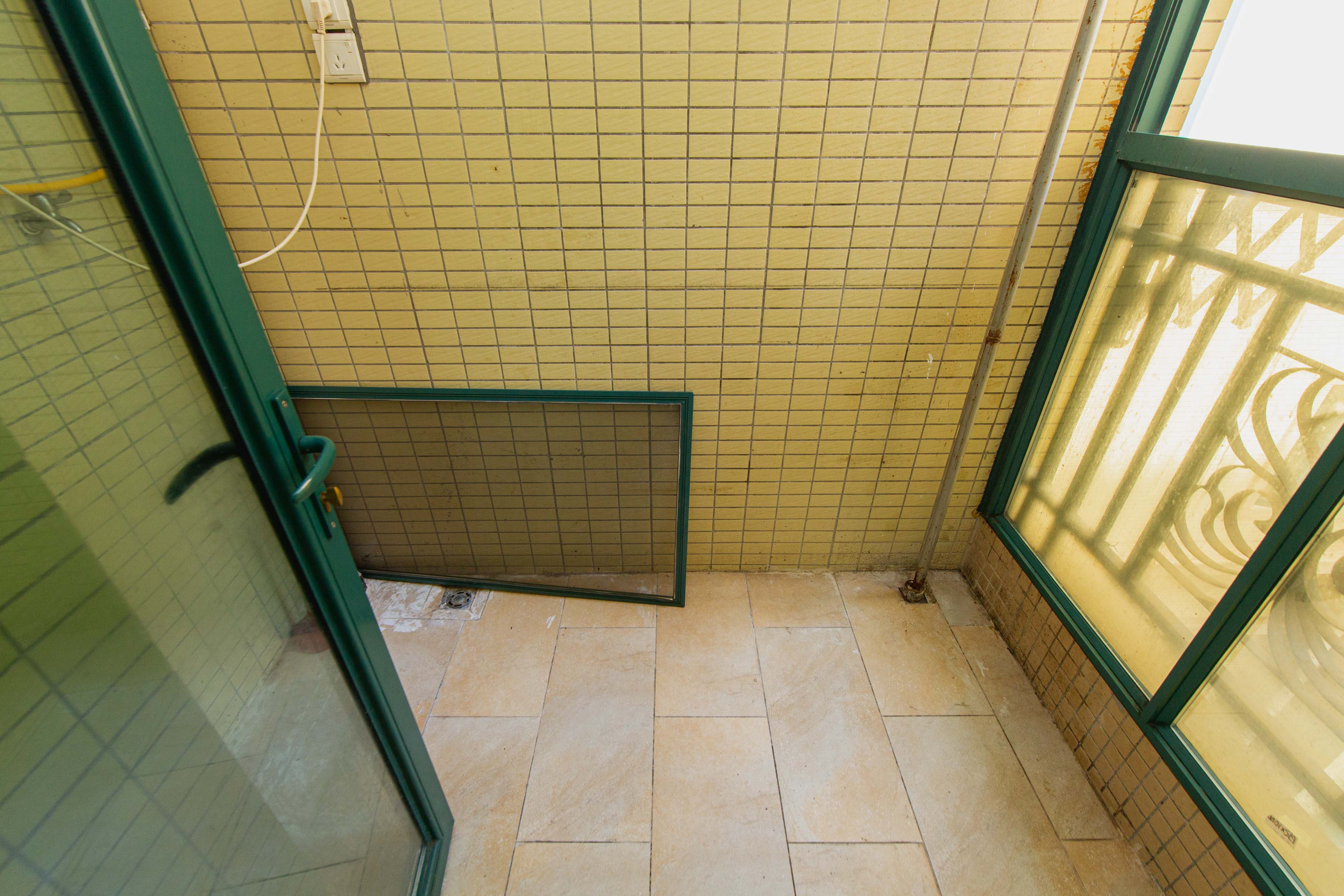 恒大绿洲  3室2厅2卫    150.0万阳台