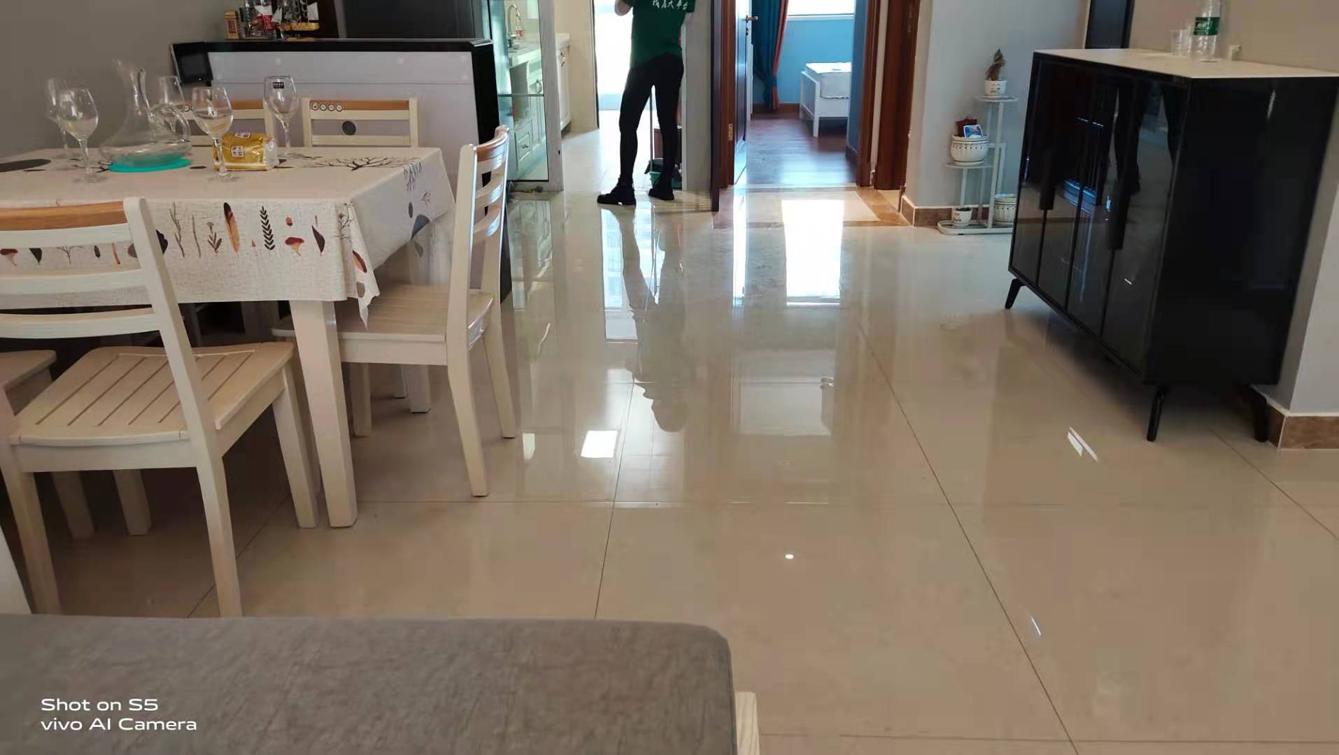 恒大华府 3室2厅2卫 103.0万 恒大华府 3室2厅2卫 103.0万客厅