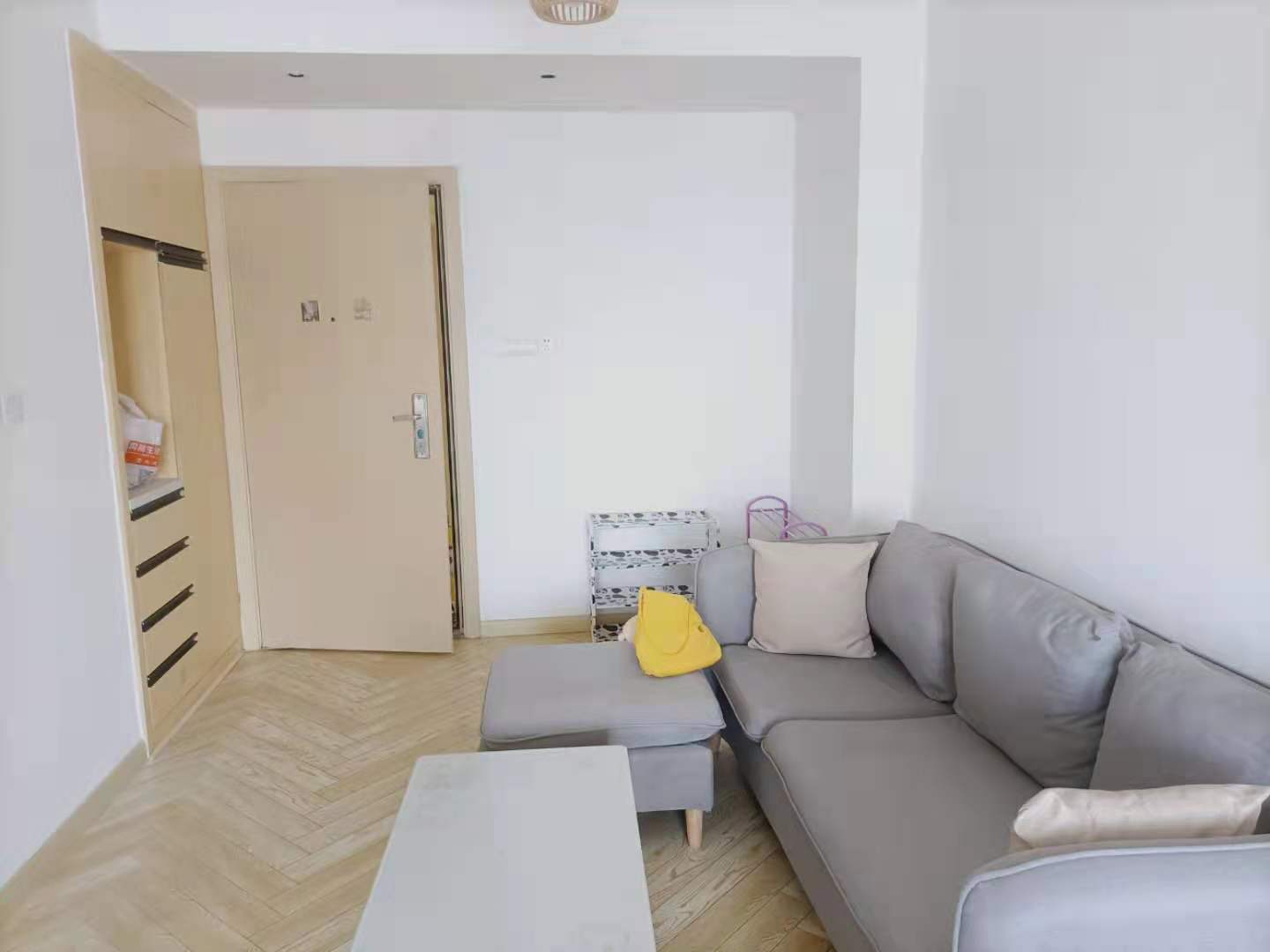 城市时光  1室1厅1卫   1500.00元/月室内图