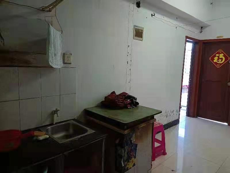 天成银座  1室1厅1卫    18.8万 天成银座  1室1厅1卫    18.8万客厅