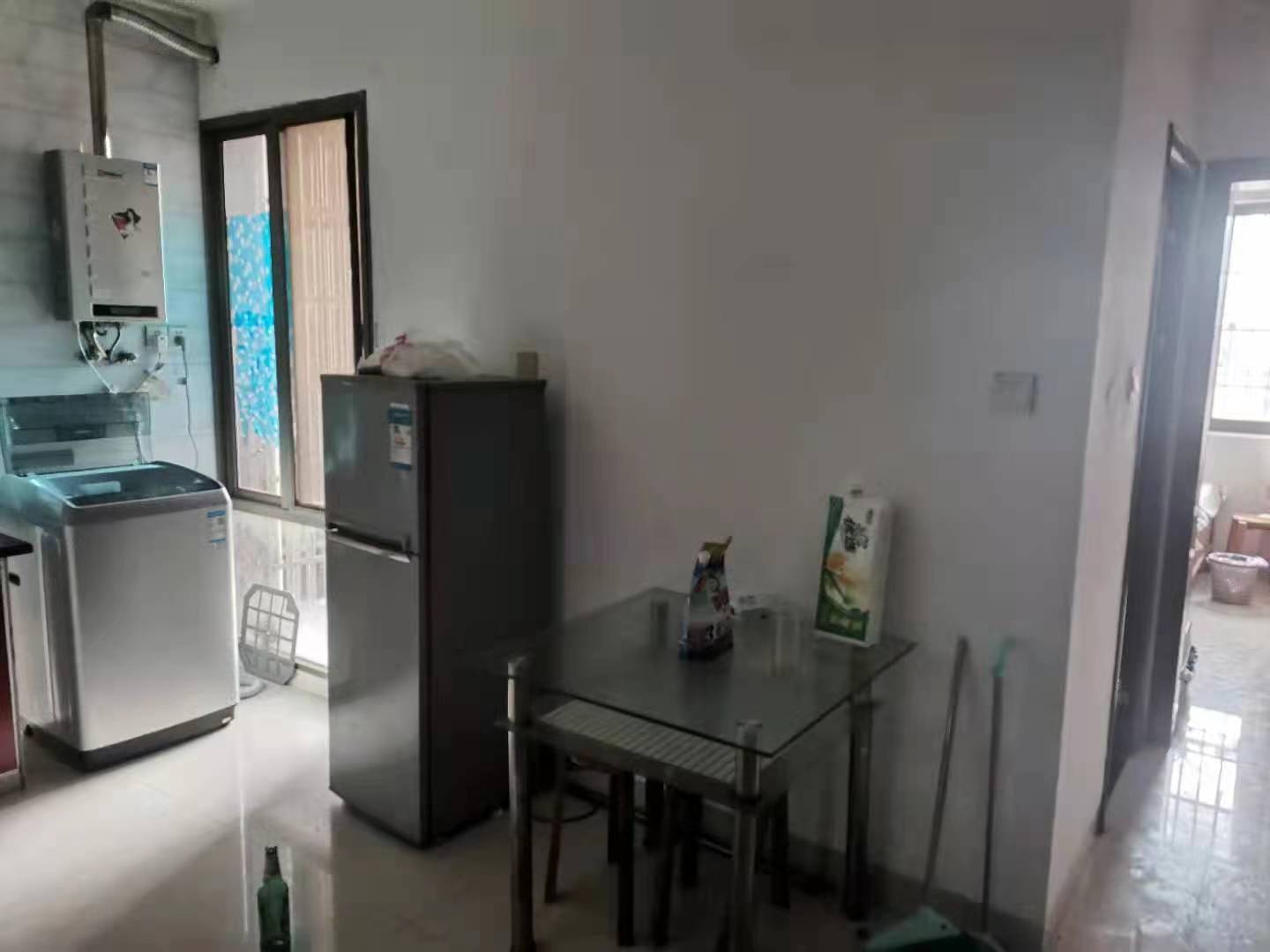 丰园大厦 1室1厅1卫 1200.00元/月 丰园大厦 1室1厅1卫 1200.00元/月室内图