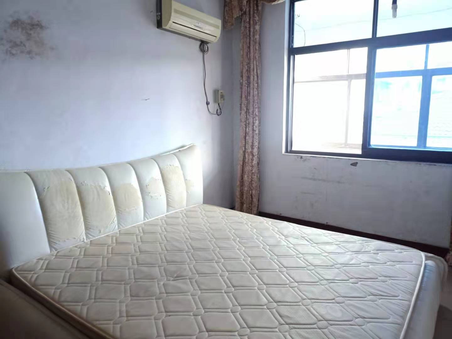 文昌阁社区  3室3厅3卫   38.80万卫生间