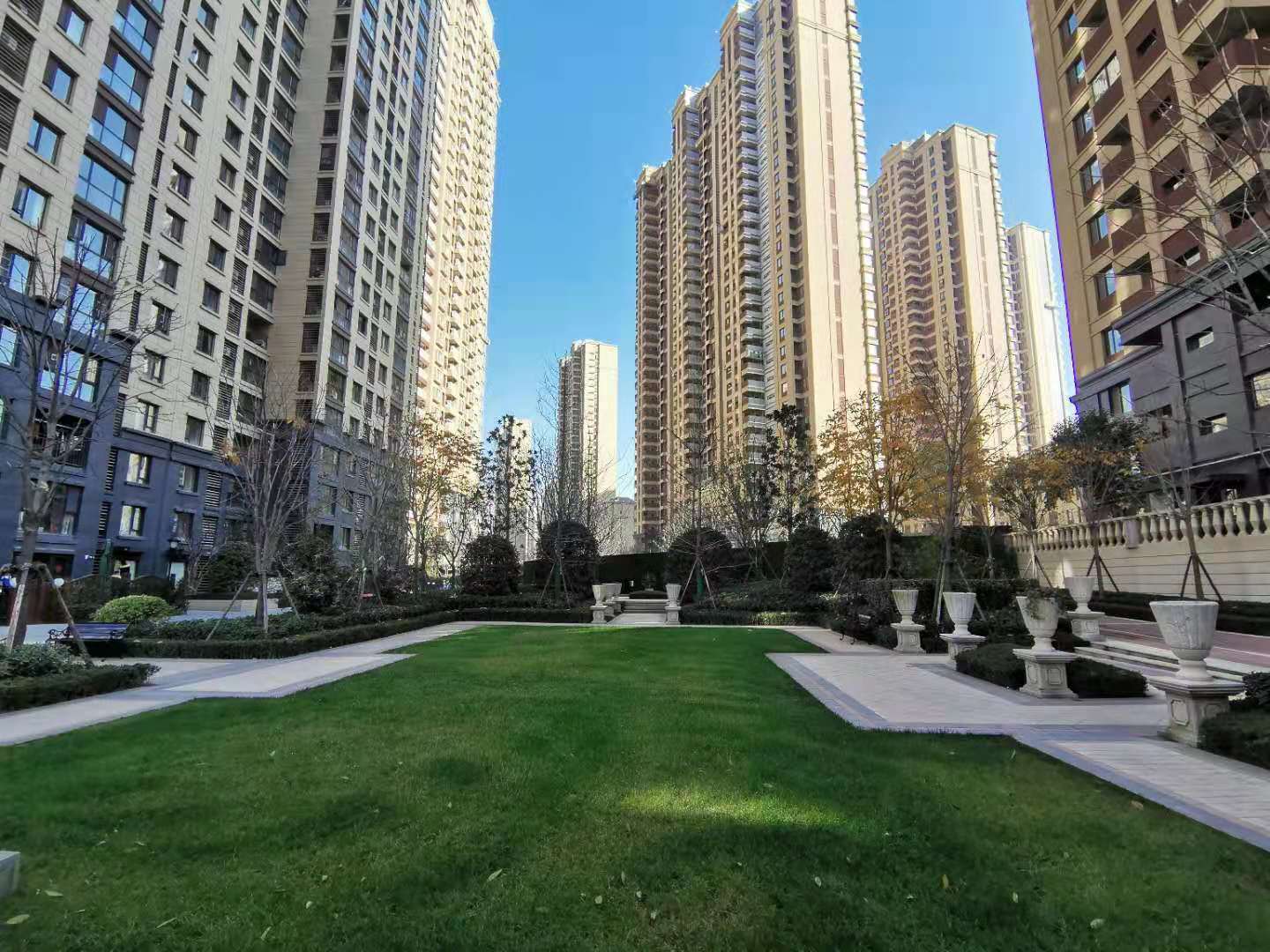 中铁建万科翡翠  4室2厅2卫   6500.00元/月小区图