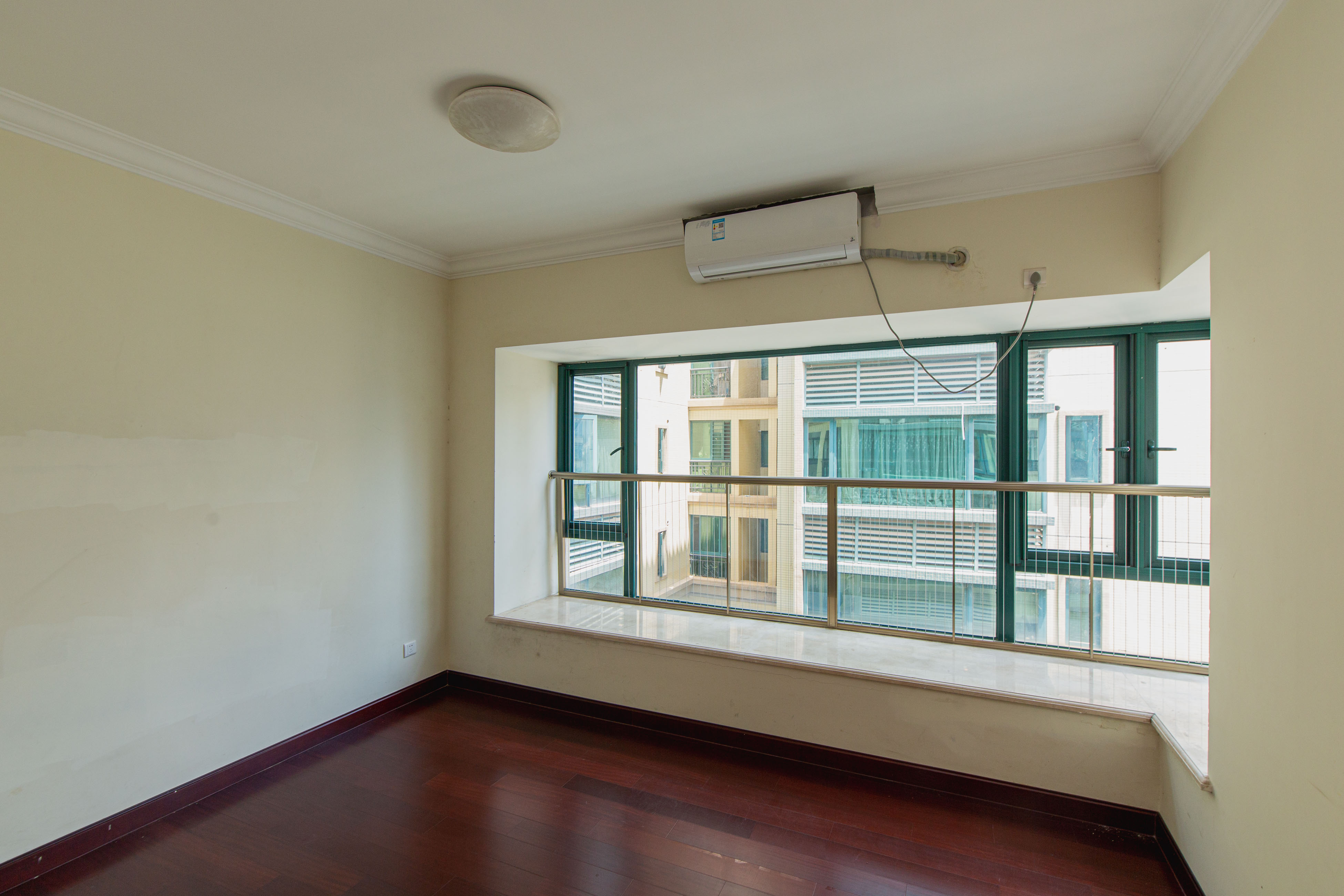 恒大绿洲  3室2厅2卫    150.0万卧室