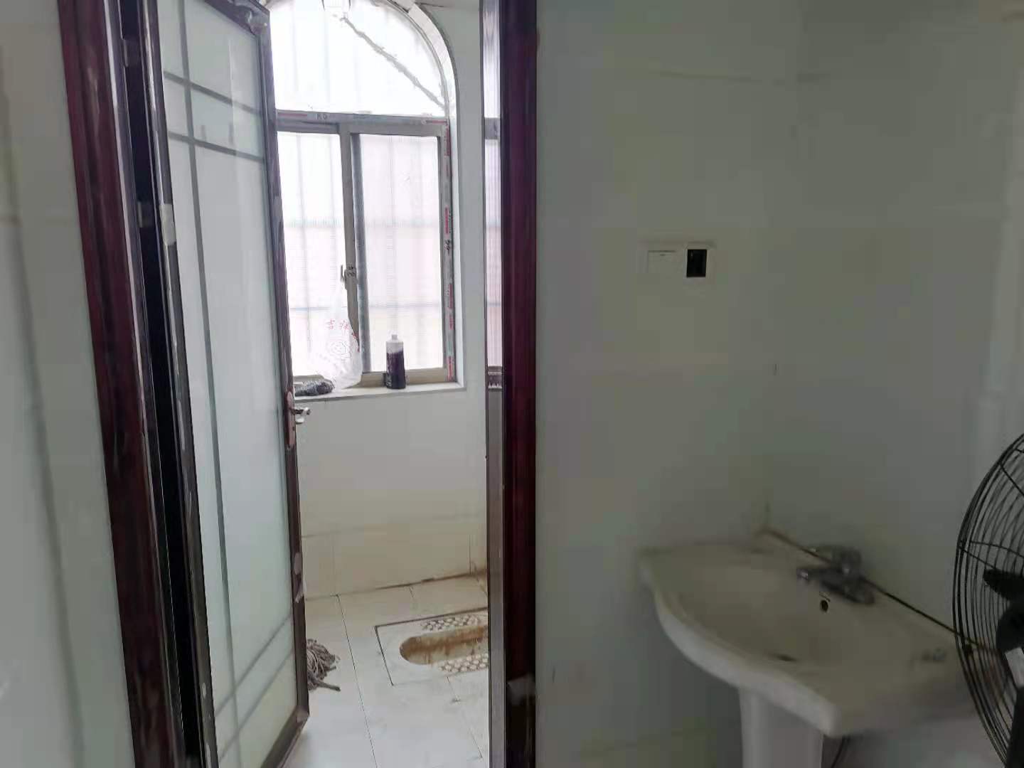 大明安置小区  3室2厅2卫    1300.0元/月 大明安置小区  3室2厅2卫    1300.0元/月室内图