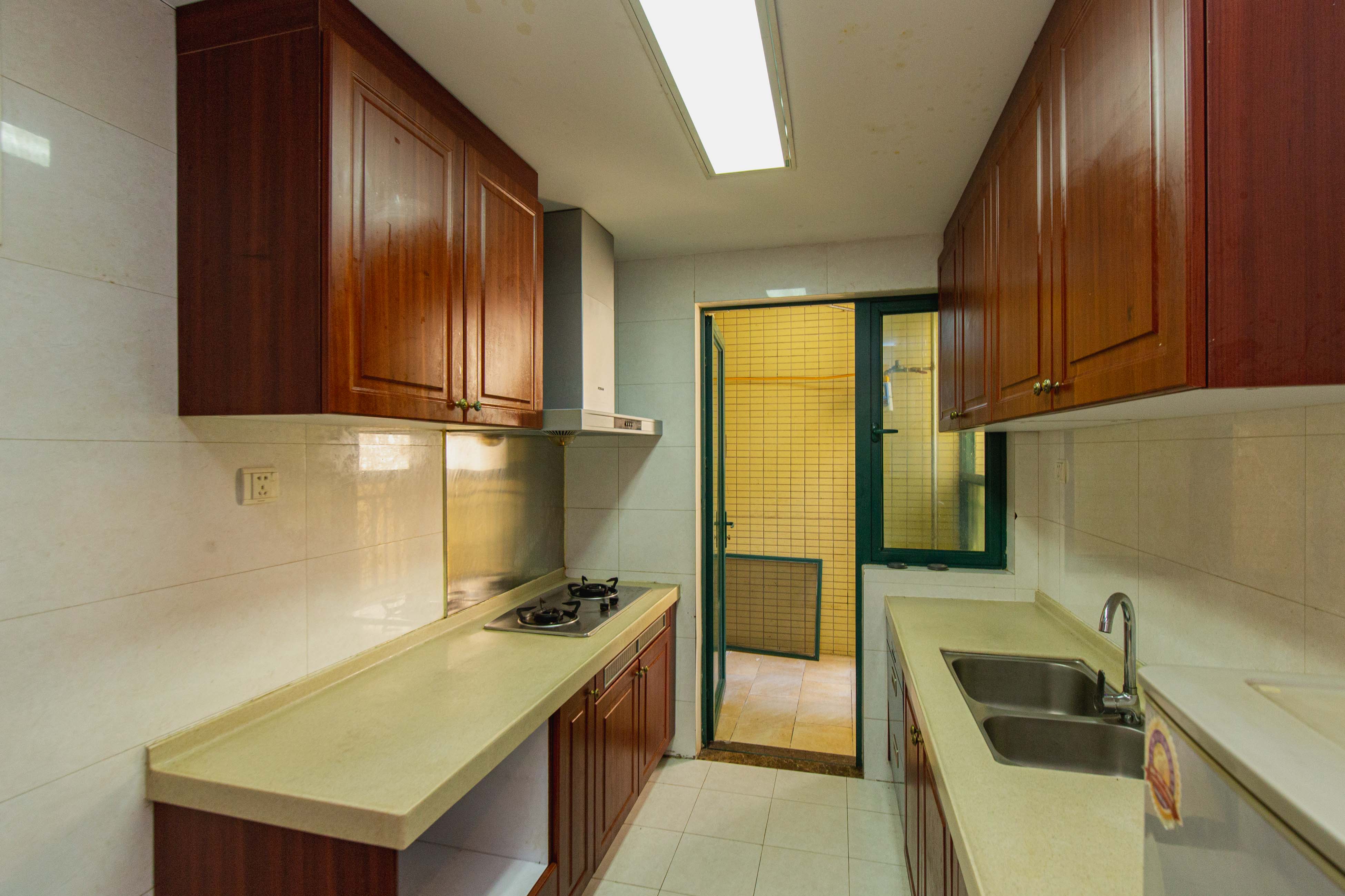 恒大绿洲  3室2厅2卫    150.0万厨房