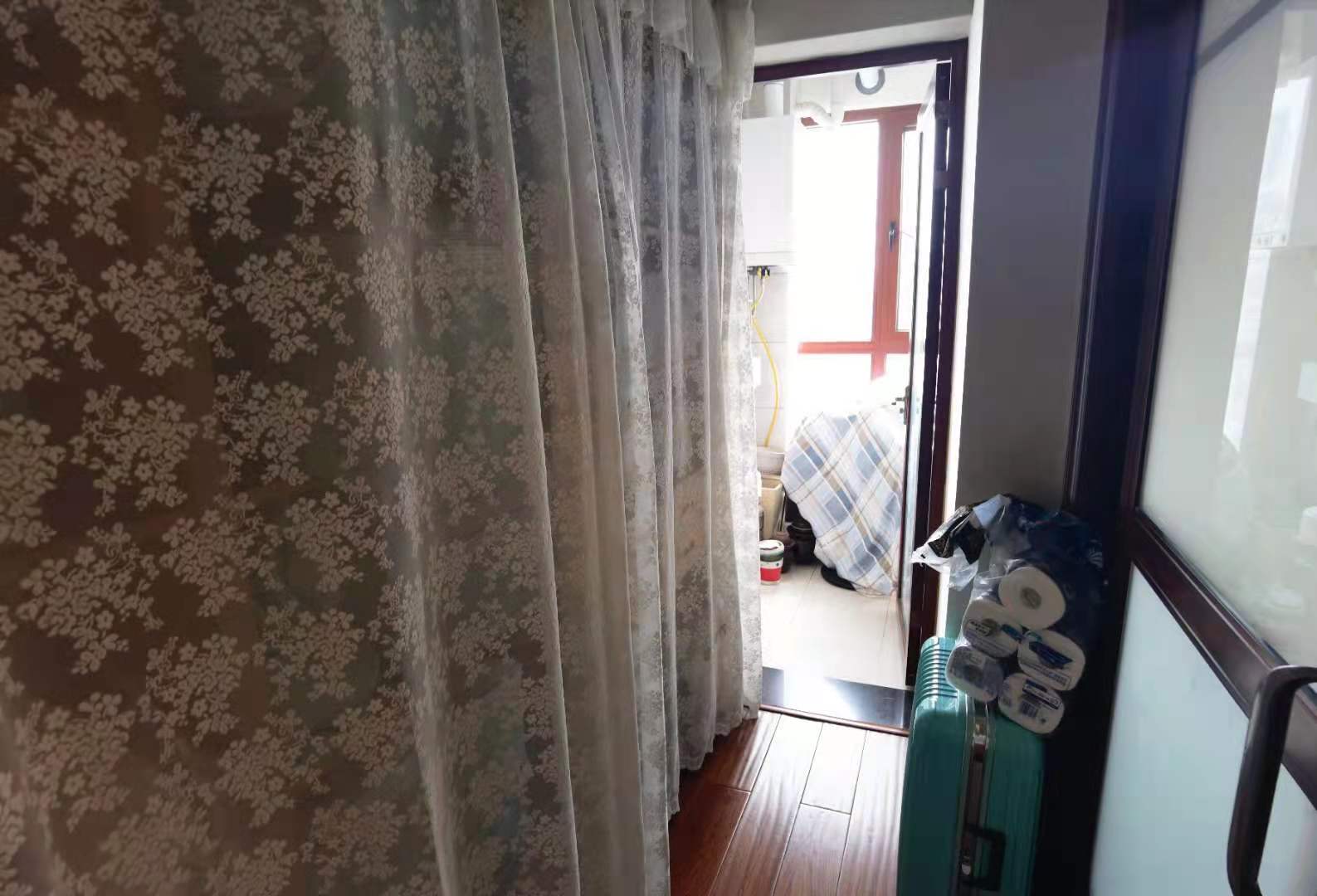 美的城二期 4室2厅2卫 188.00万 美的城二期 4室2厅2卫 188.00万客厅