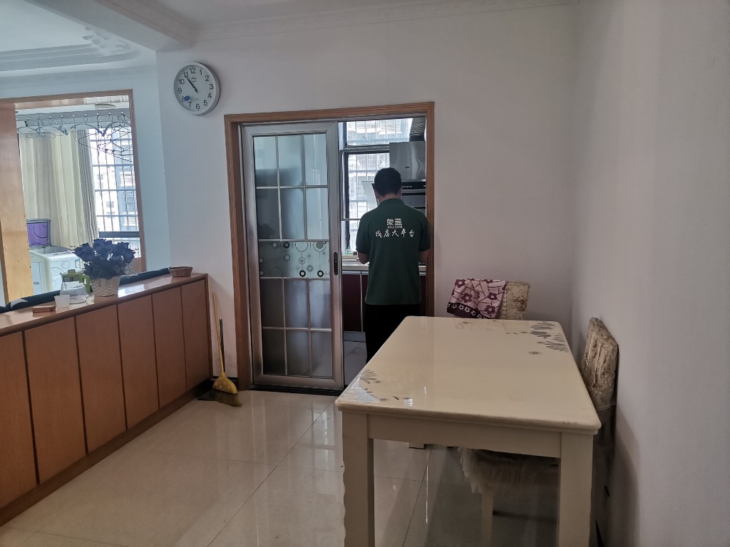 时代华府  2室2厅1卫    1600.0元/月 时代华府  2室2厅1卫    1600.0元/月室内图