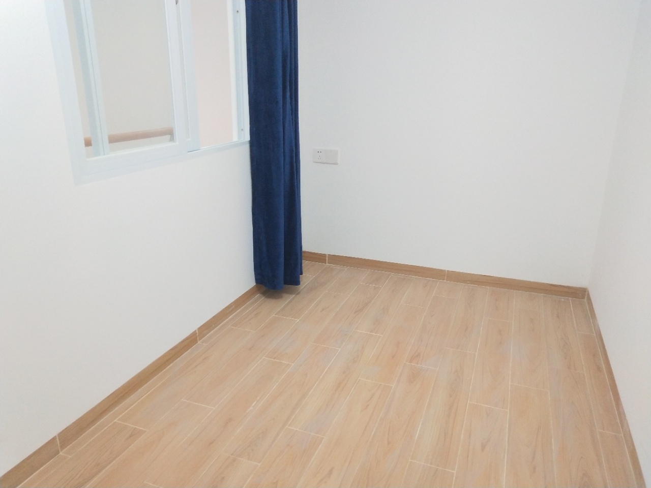 绿地海德公馆  2室2厅2卫    70.0万 绿地海德公馆  2室2厅2卫    70.0万客厅