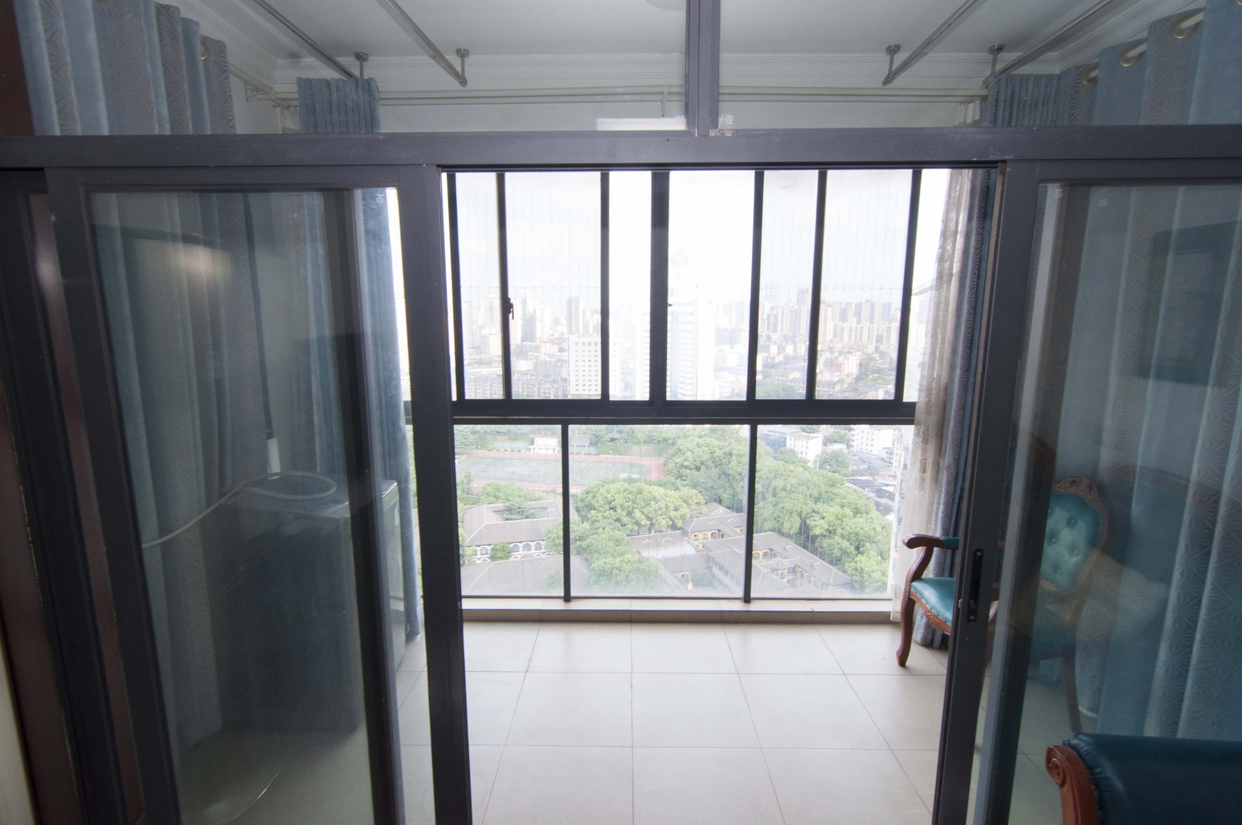 书院观邸  3室2厅1卫    205.0万阳台