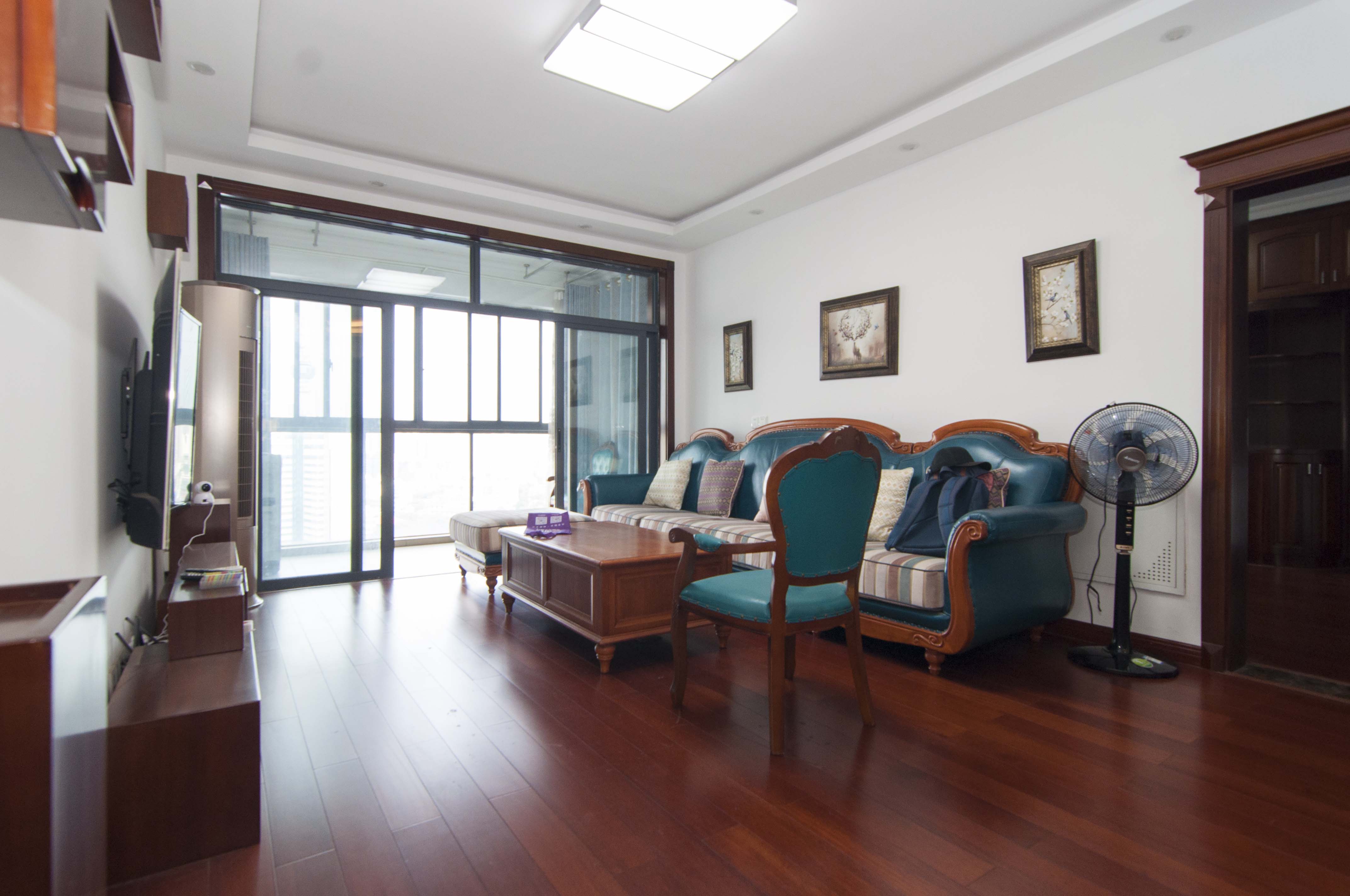 书院观邸  3室2厅1卫    205.0万客厅