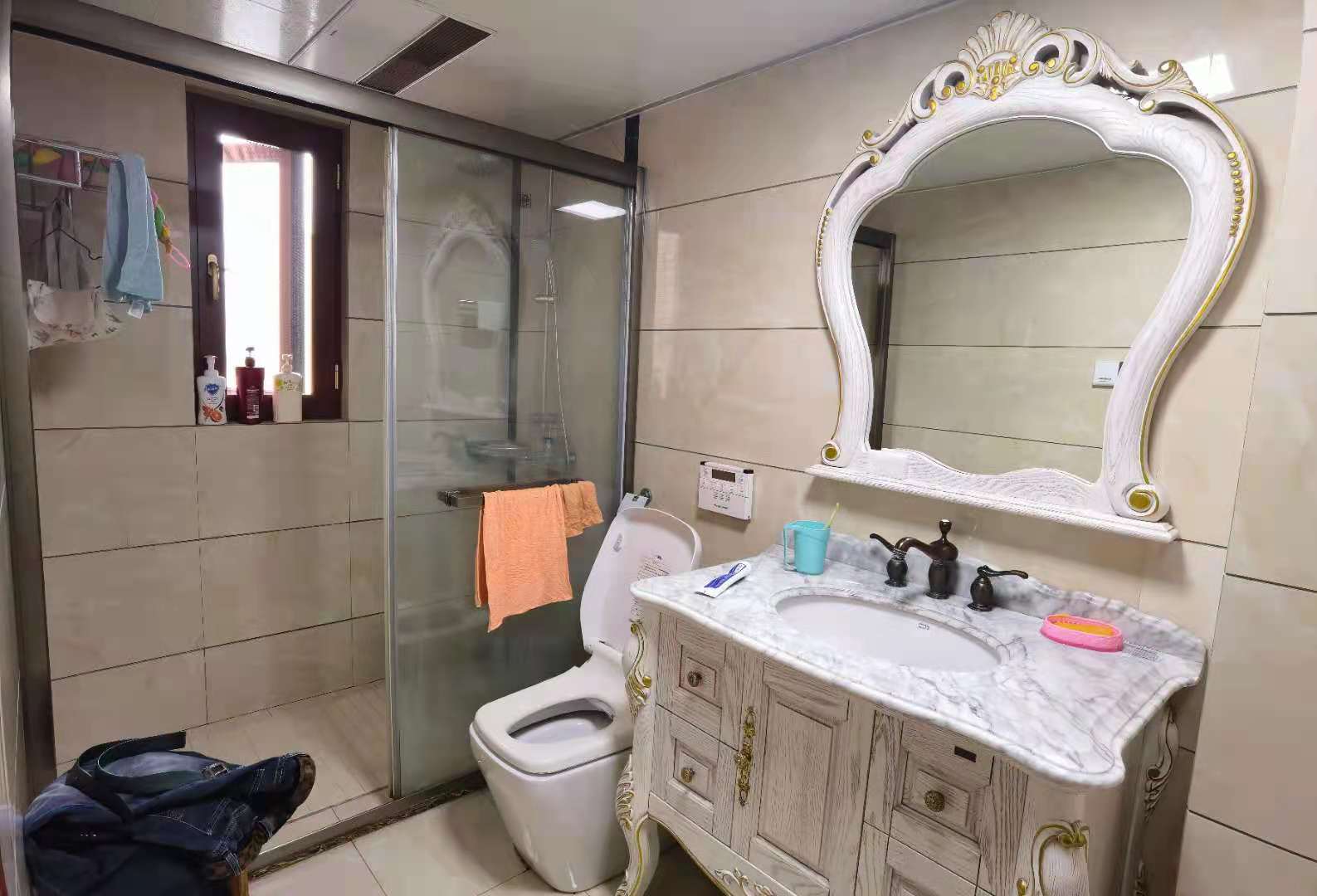 美的城二期 4室2厅2卫 188.00万 美的城二期 4室2厅2卫 188.00万客厅