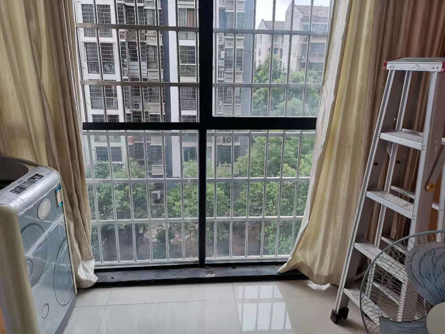 时代华府  2室2厅1卫    1600.0元/月 时代华府  2室2厅1卫    1600.0元/月室内图