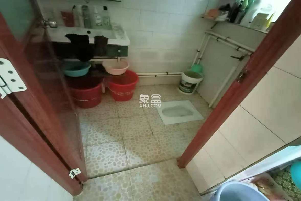 渔父花苑 2室2厅1卫 29.8万 渔父花苑 2室2厅1卫 29.8万卫生间