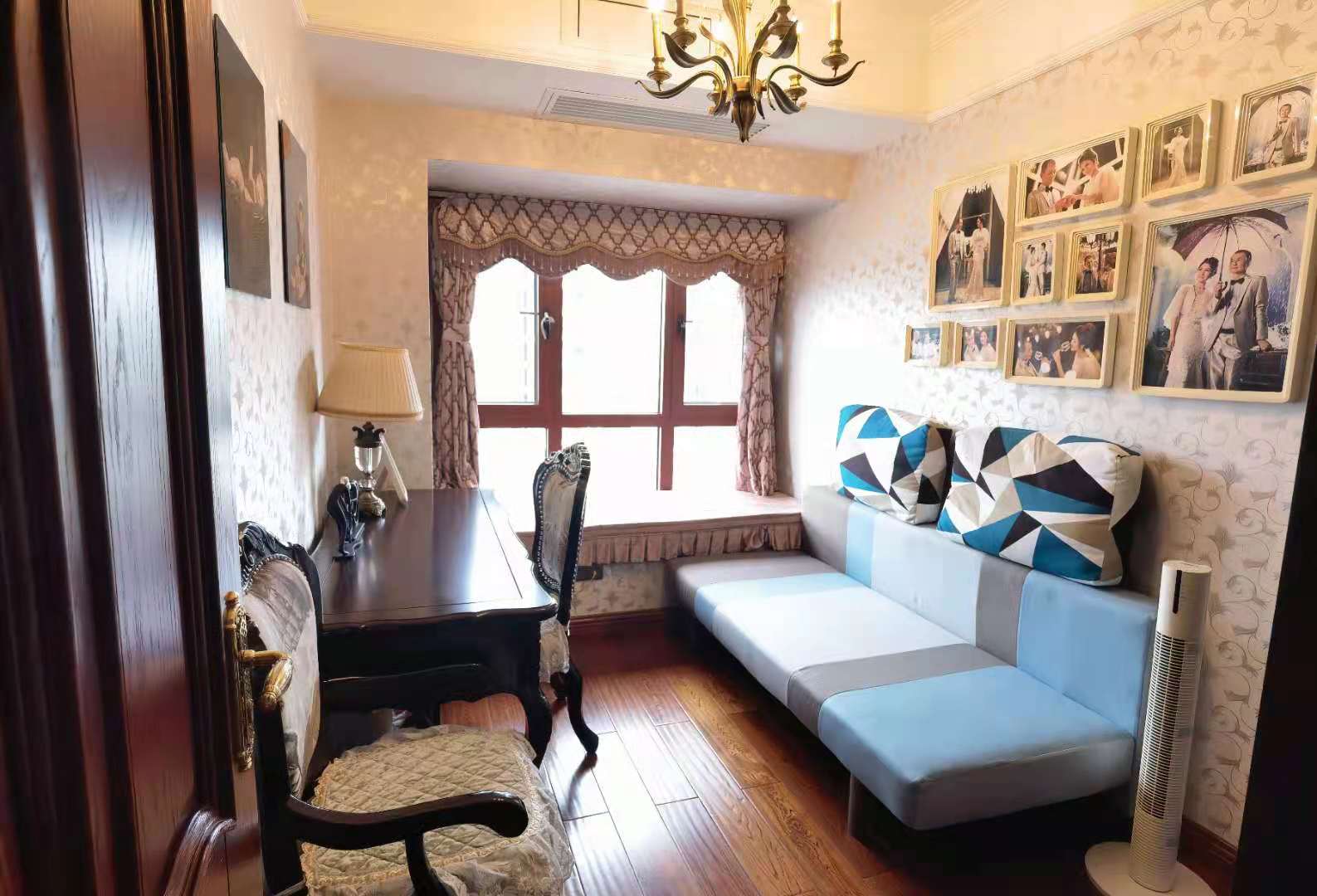 美的城二期 4室2厅2卫 188.00万 美的城二期 4室2厅2卫 188.00万客厅