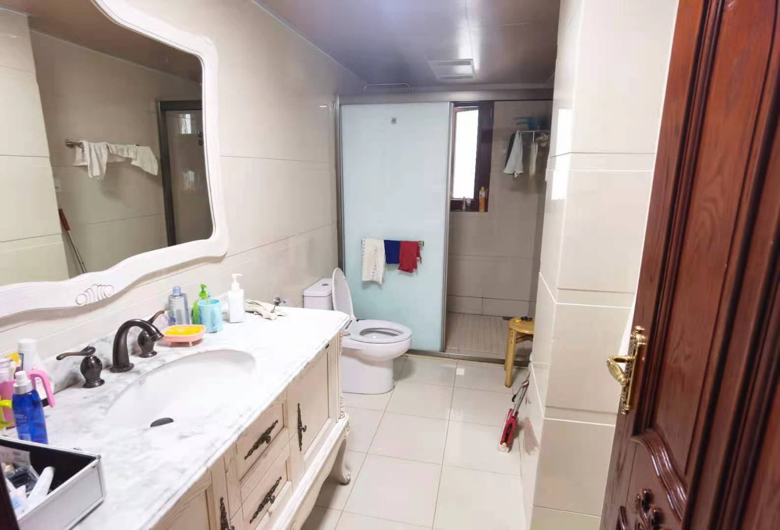 美的城二期 4室2厅2卫 188.00万 美的城二期 4室2厅2卫 188.00万客厅