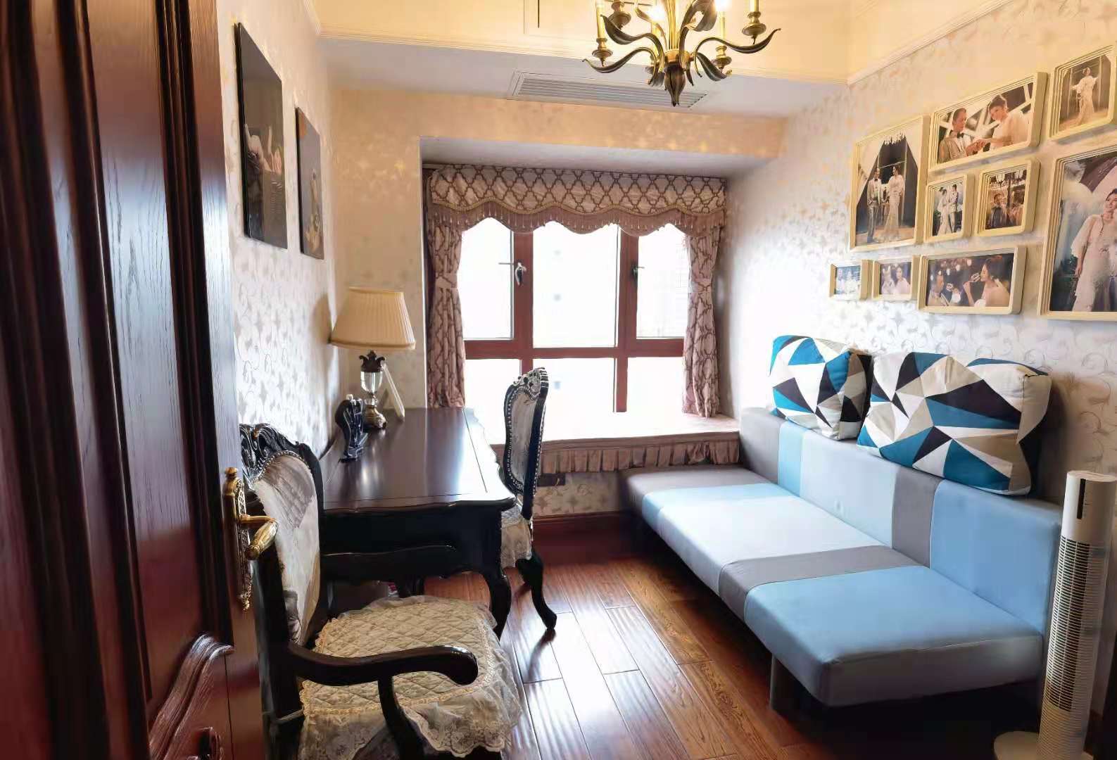 美的城二期 4室2厅2卫 188.00万 美的城二期 4室2厅2卫 188.00万客厅