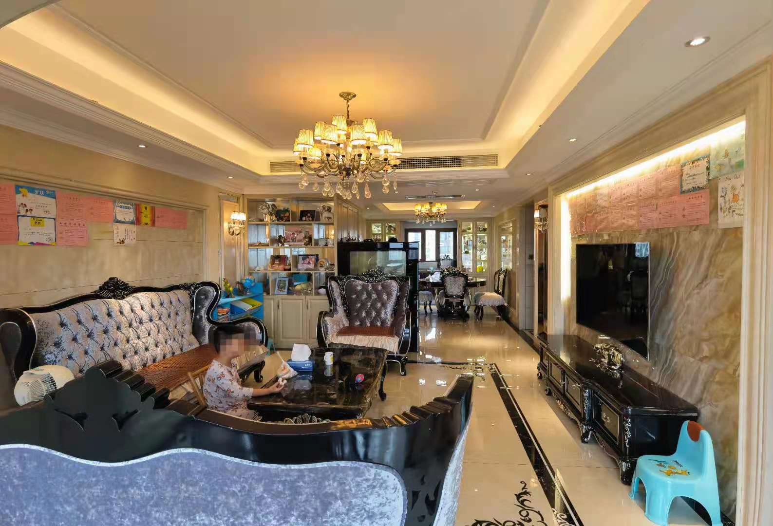 美的城二期 4室2厅2卫 188.00万 美的城二期 4室2厅2卫 188.00万客厅