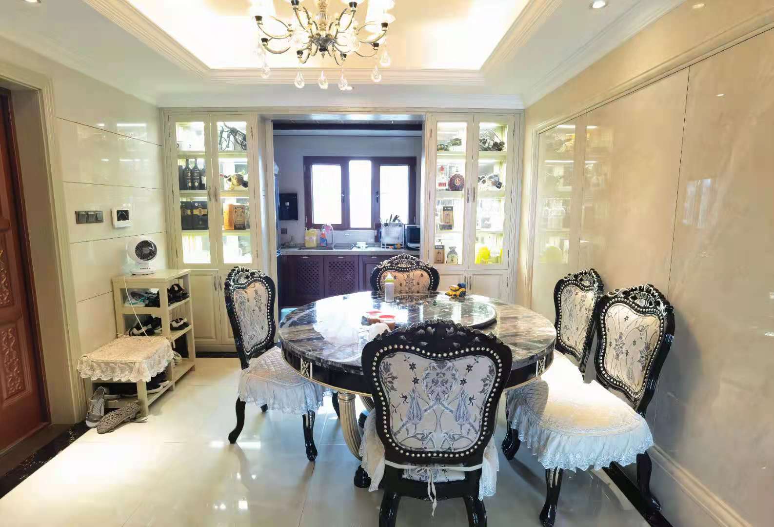 美的城二期 4室2厅2卫 188.00万 美的城二期 4室2厅2卫 188.00万客厅