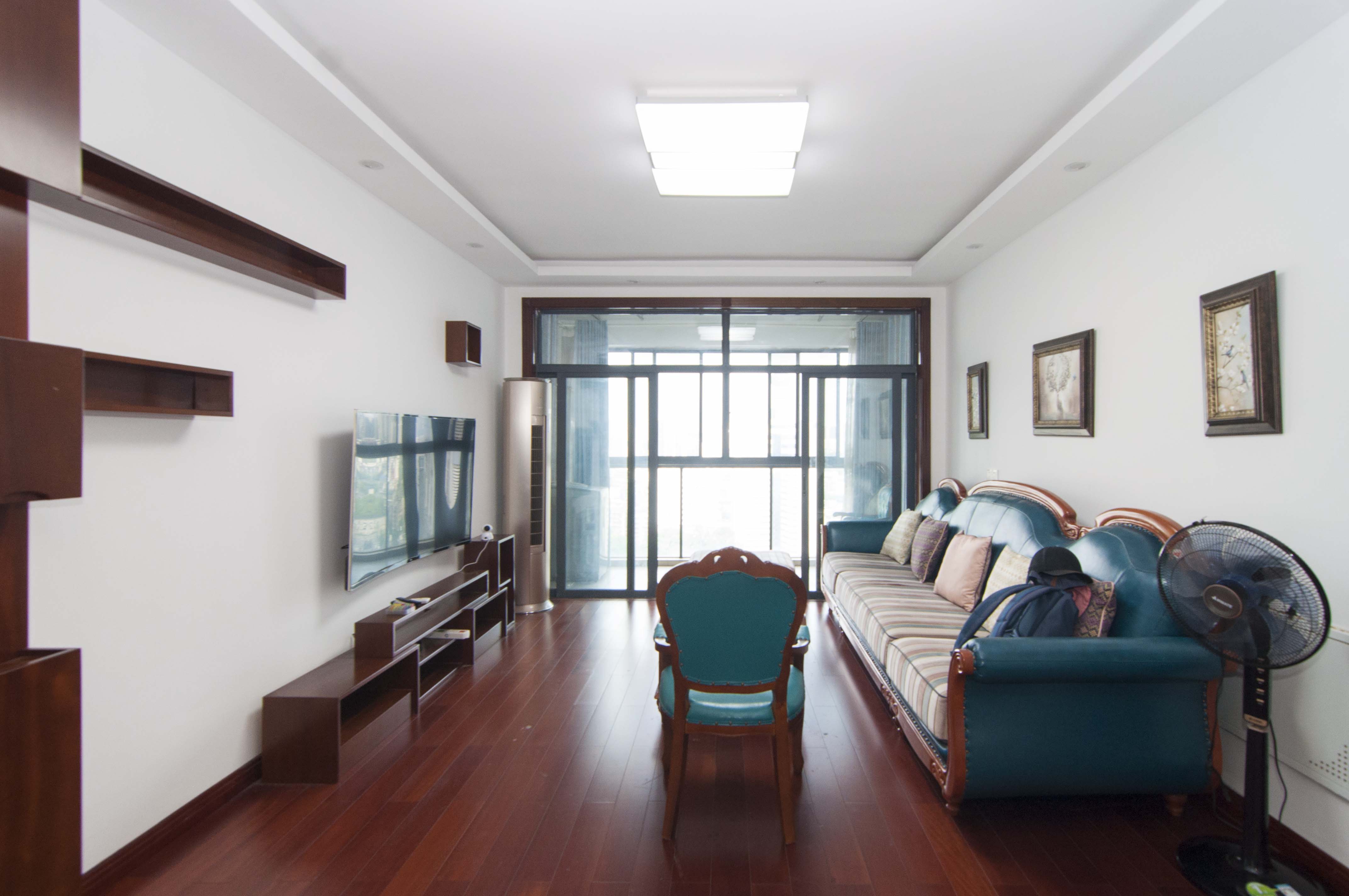 书院观邸  3室2厅1卫    205.0万客厅