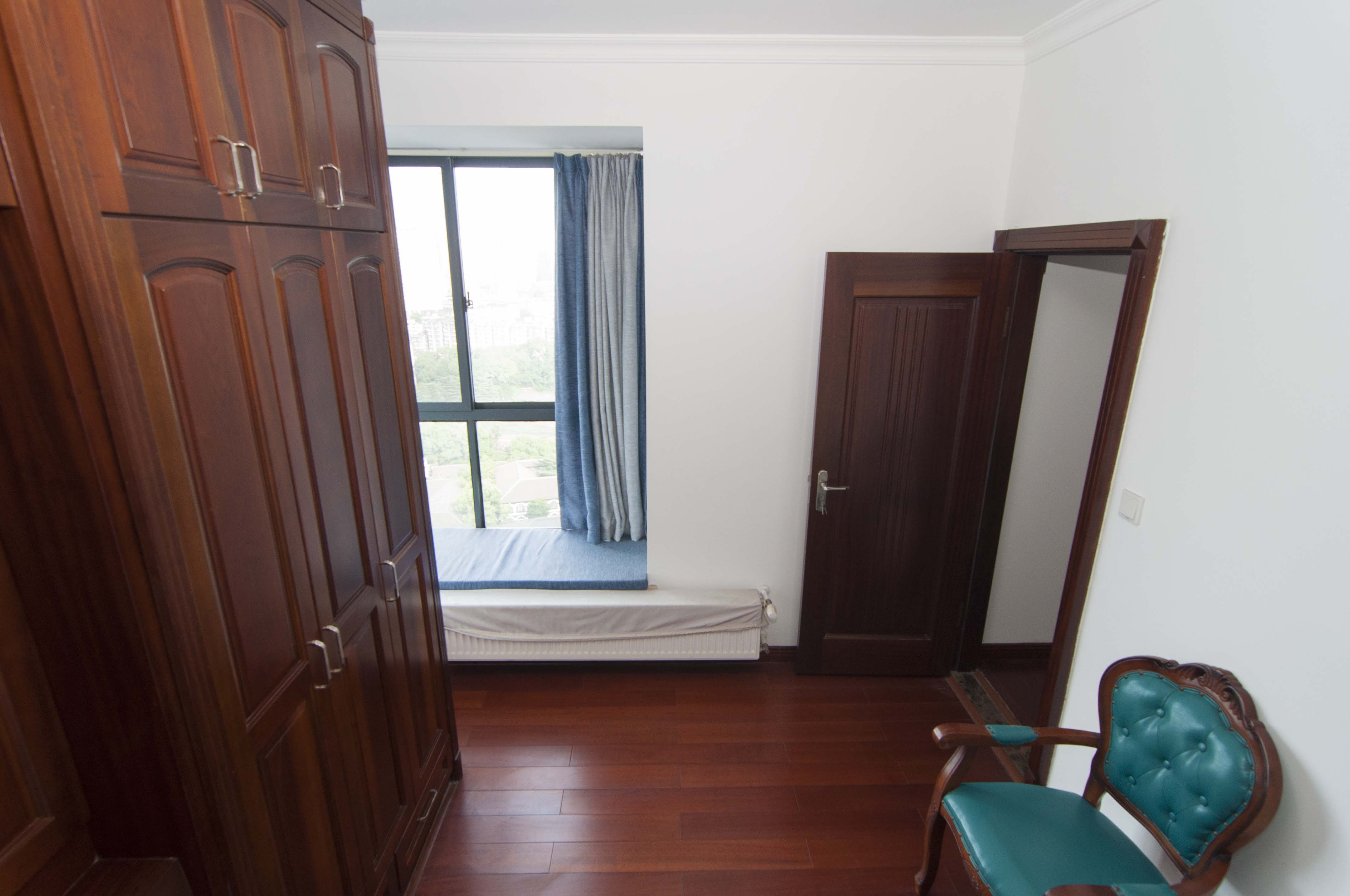 书院观邸  3室2厅1卫    205.0万卧室