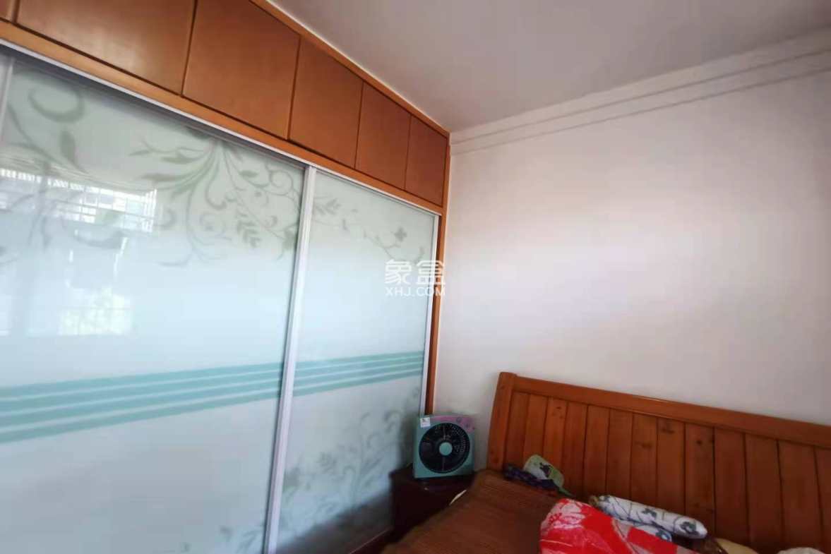 渔父花苑 2室2厅1卫 29.8万 渔父花苑 2室2厅1卫 29.8万客厅