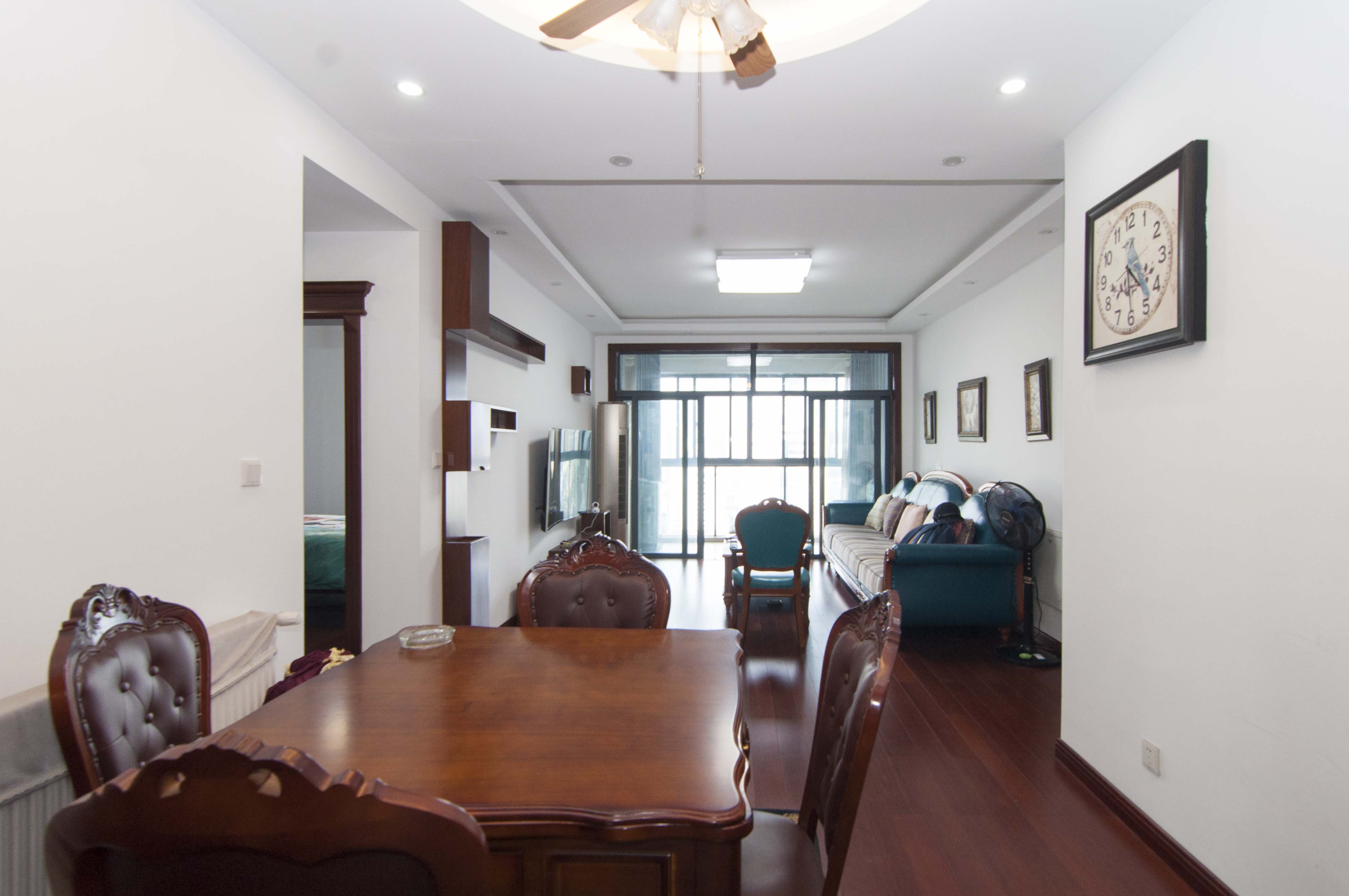 书院观邸  3室2厅1卫    205.0万客厅