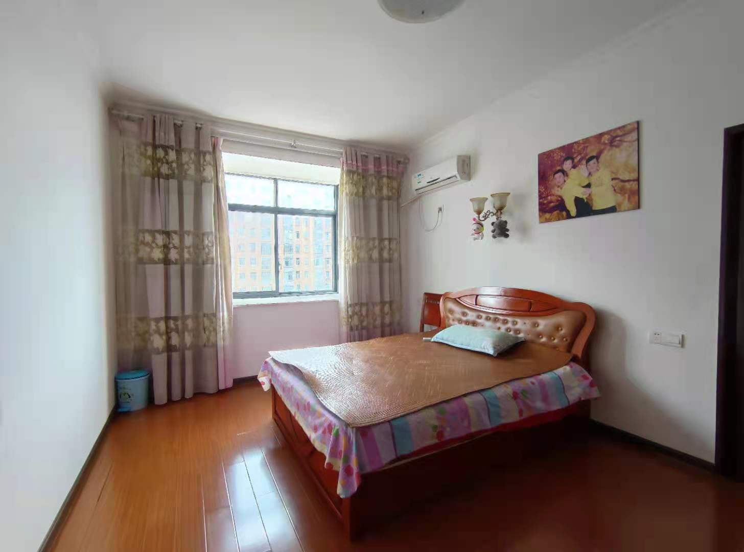 东方新城 3室2厅2卫 82.0万 东方新城 3室2厅2卫 82.0万卧室