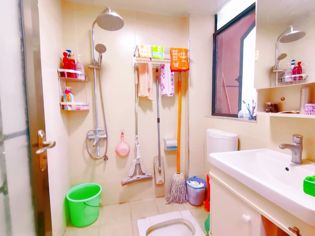 龙洲馨苑 3室2厅1卫 68.0万 龙洲馨苑 3室2厅1卫 68.0万卧室