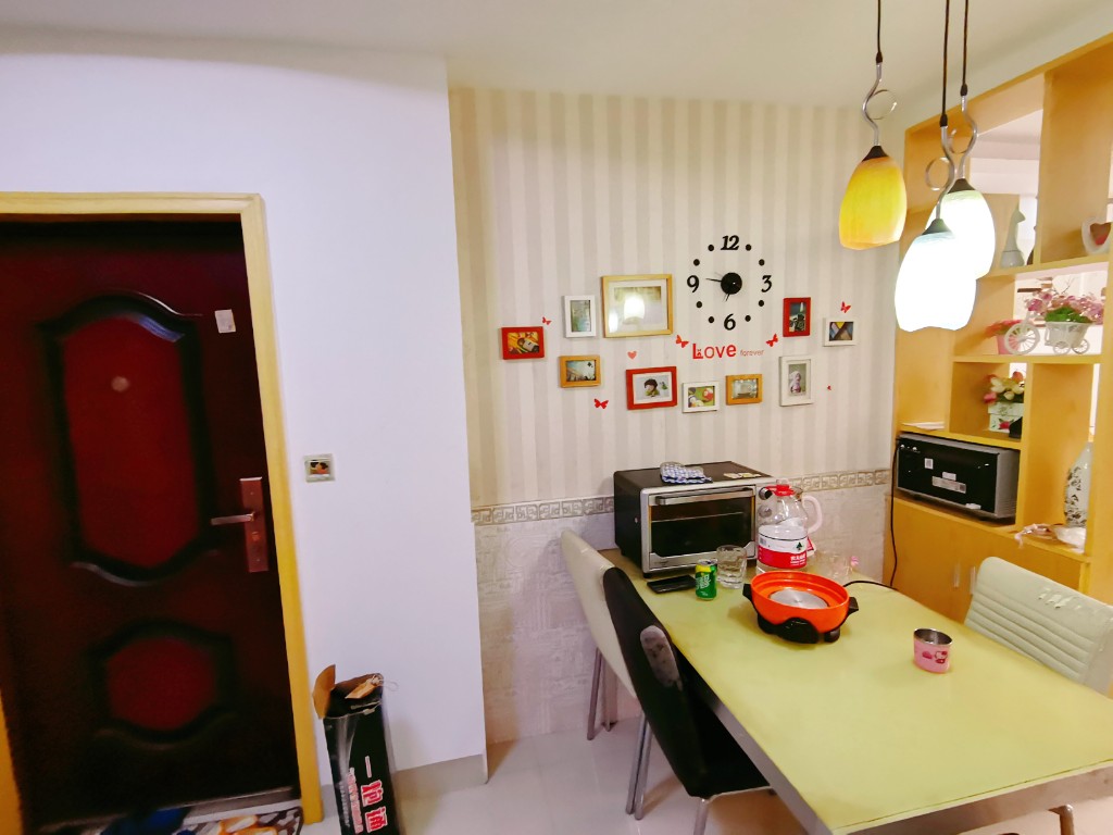 龙洲馨苑 3室2厅1卫 68.0万 龙洲馨苑 3室2厅1卫 68.0万客厅