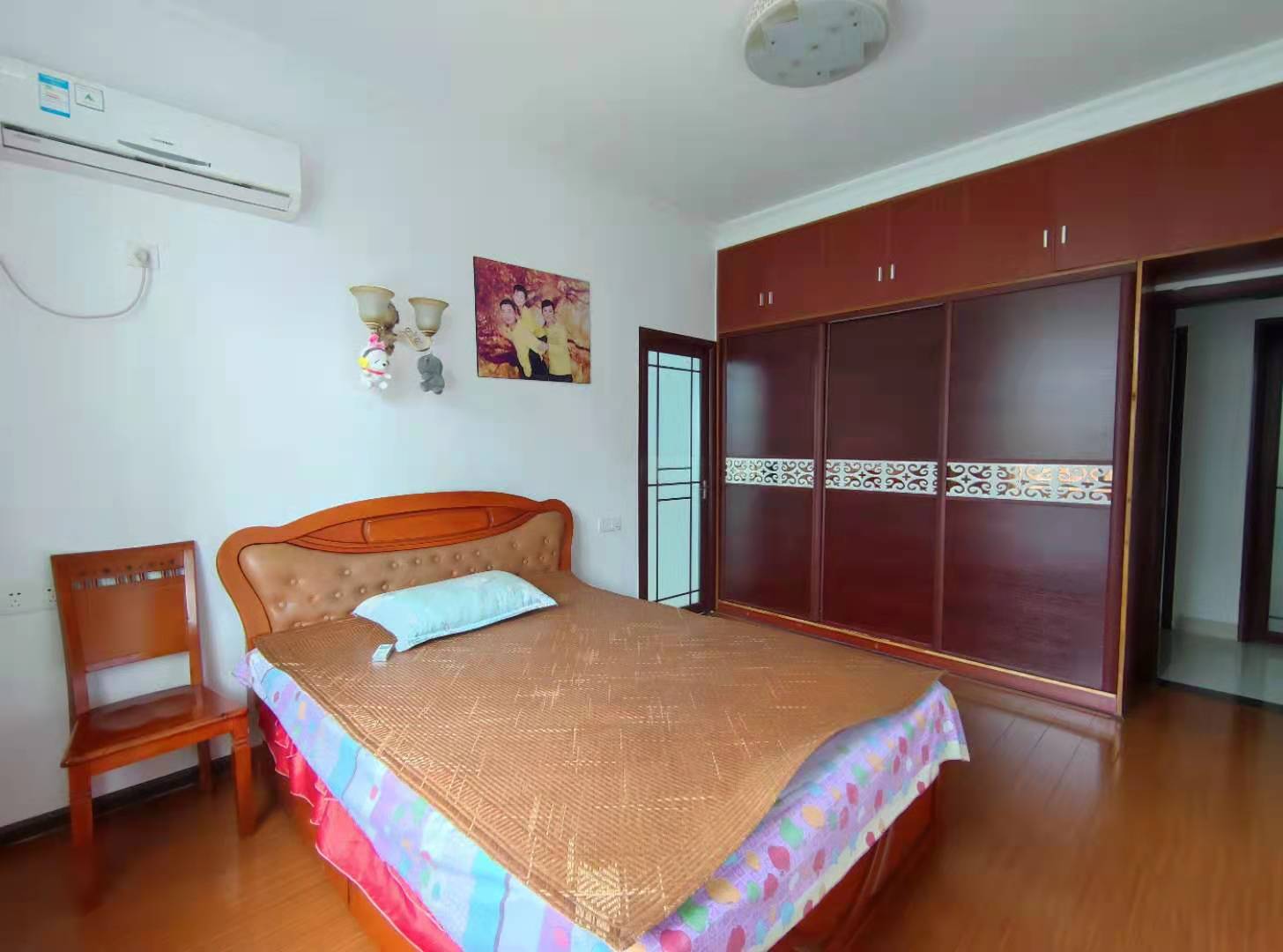 东方新城 3室2厅2卫 82.0万 东方新城 3室2厅2卫 82.0万卧室