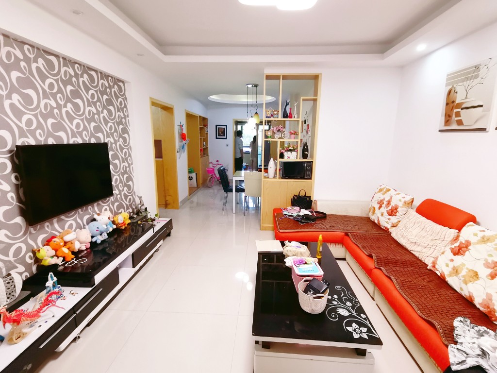 龙洲馨苑 3室2厅1卫 68.0万 龙洲馨苑 3室2厅1卫 68.0万客厅