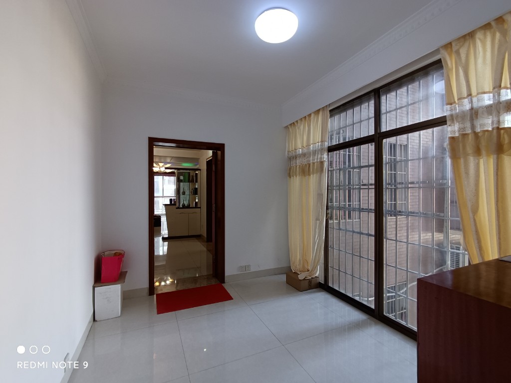 凯泉湾  3室2厅2卫    86.8万 凯泉湾  3室2厅2卫    86.8万客厅