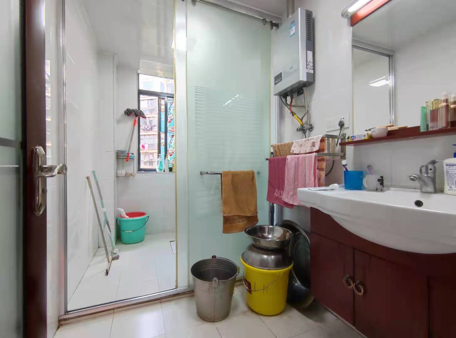 东方新城 3室2厅2卫 82.0万 东方新城 3室2厅2卫 82.0万客厅