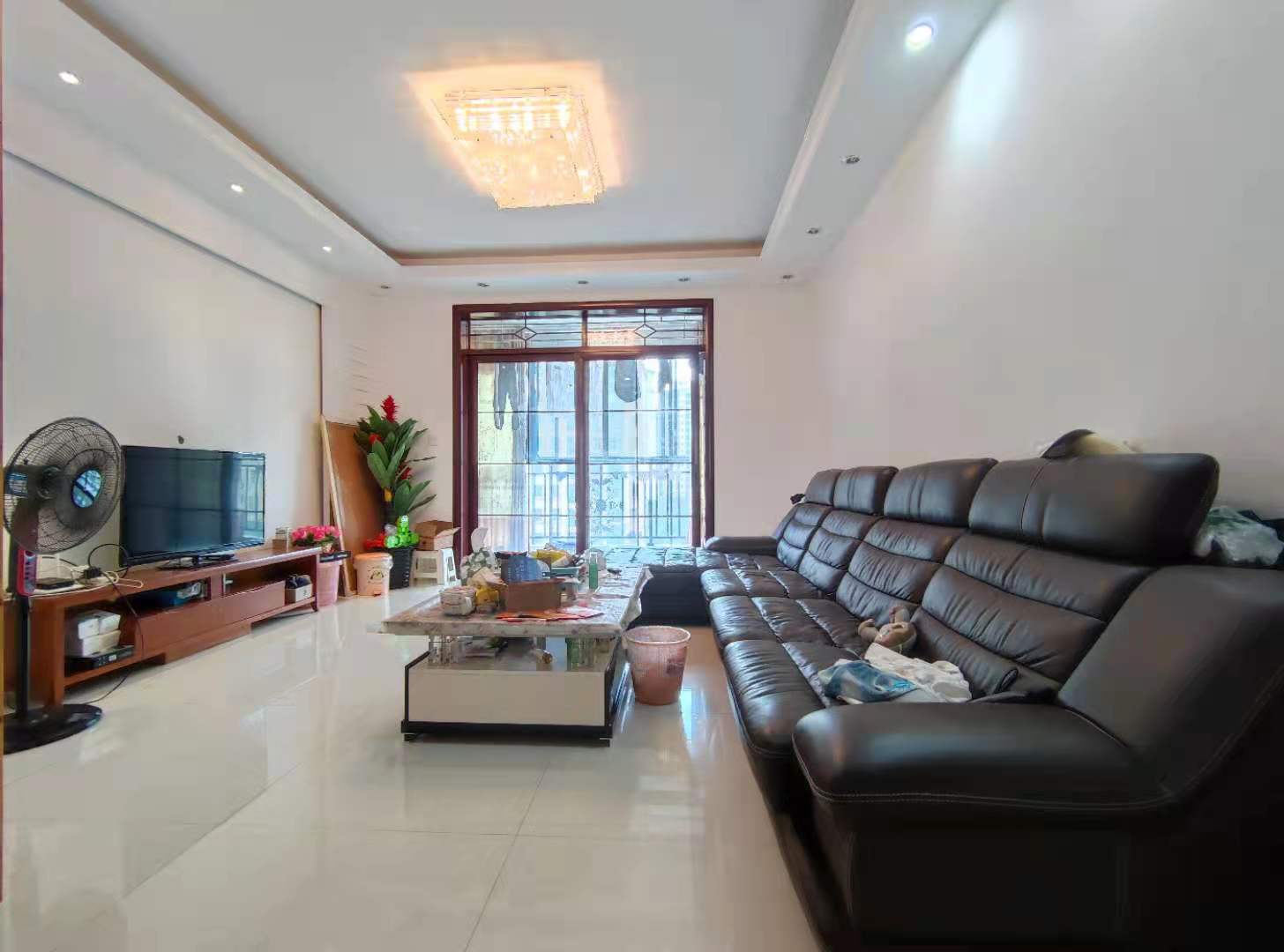 东方新城 3室2厅2卫 82.0万 东方新城 3室2厅2卫 82.0万客厅