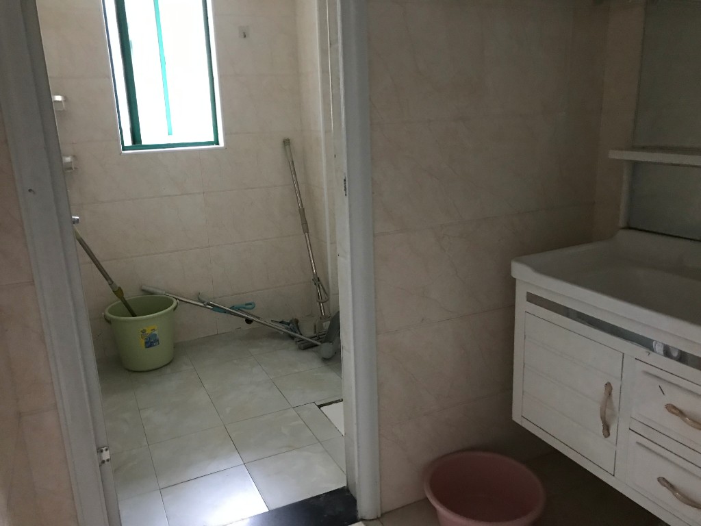 家和兴苑 3室2厅2卫 2200.0元/月 家和兴苑 3室2厅2卫 2200.0元/月室内图