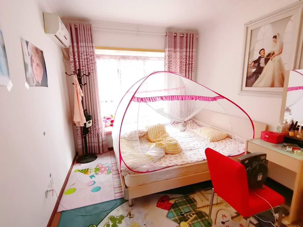 龙洲馨苑 3室2厅1卫 68.0万 龙洲馨苑 3室2厅1卫 68.0万卧室